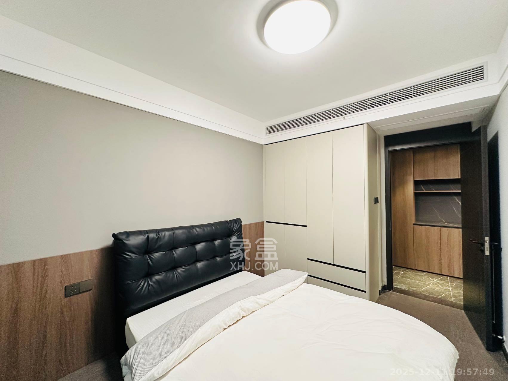 绿地麓云国际一期  5室2厅2卫    6500.0元/月室内图