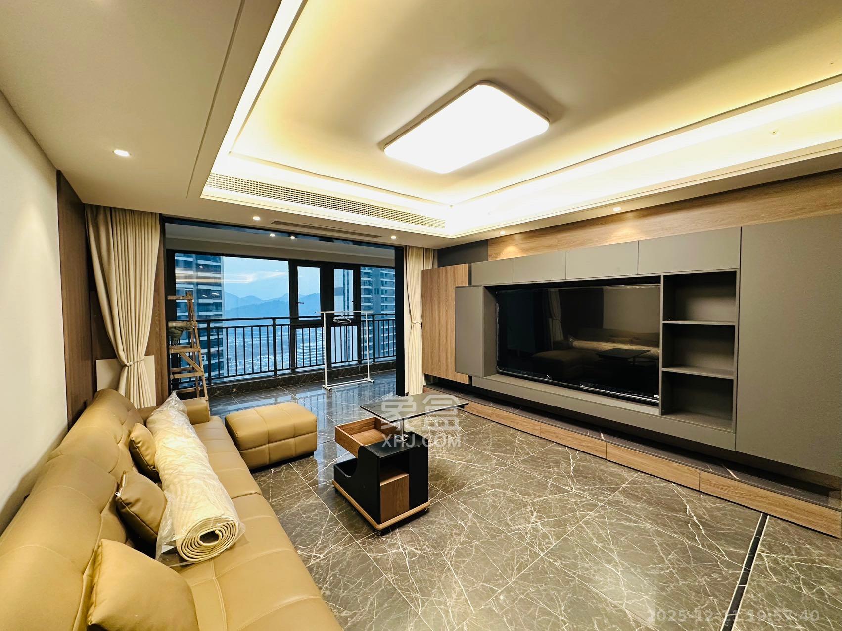 绿地麓云国际一期  5室2厅2卫    6500.0元/月室内图