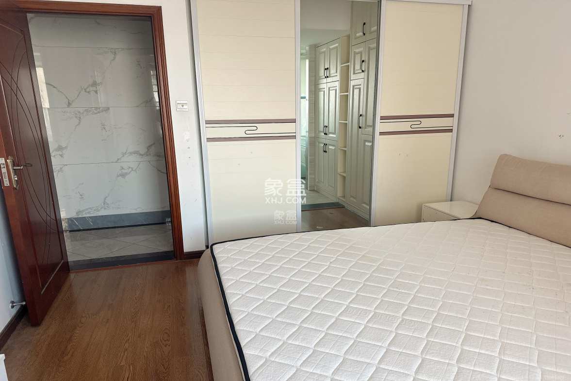 中南国际眼镜城(中伟商业中心) 4室2厅2卫 2800.0元/月 中南国际眼镜城(中伟商业中心) 4室2厅2卫 2800.0元/月室内图