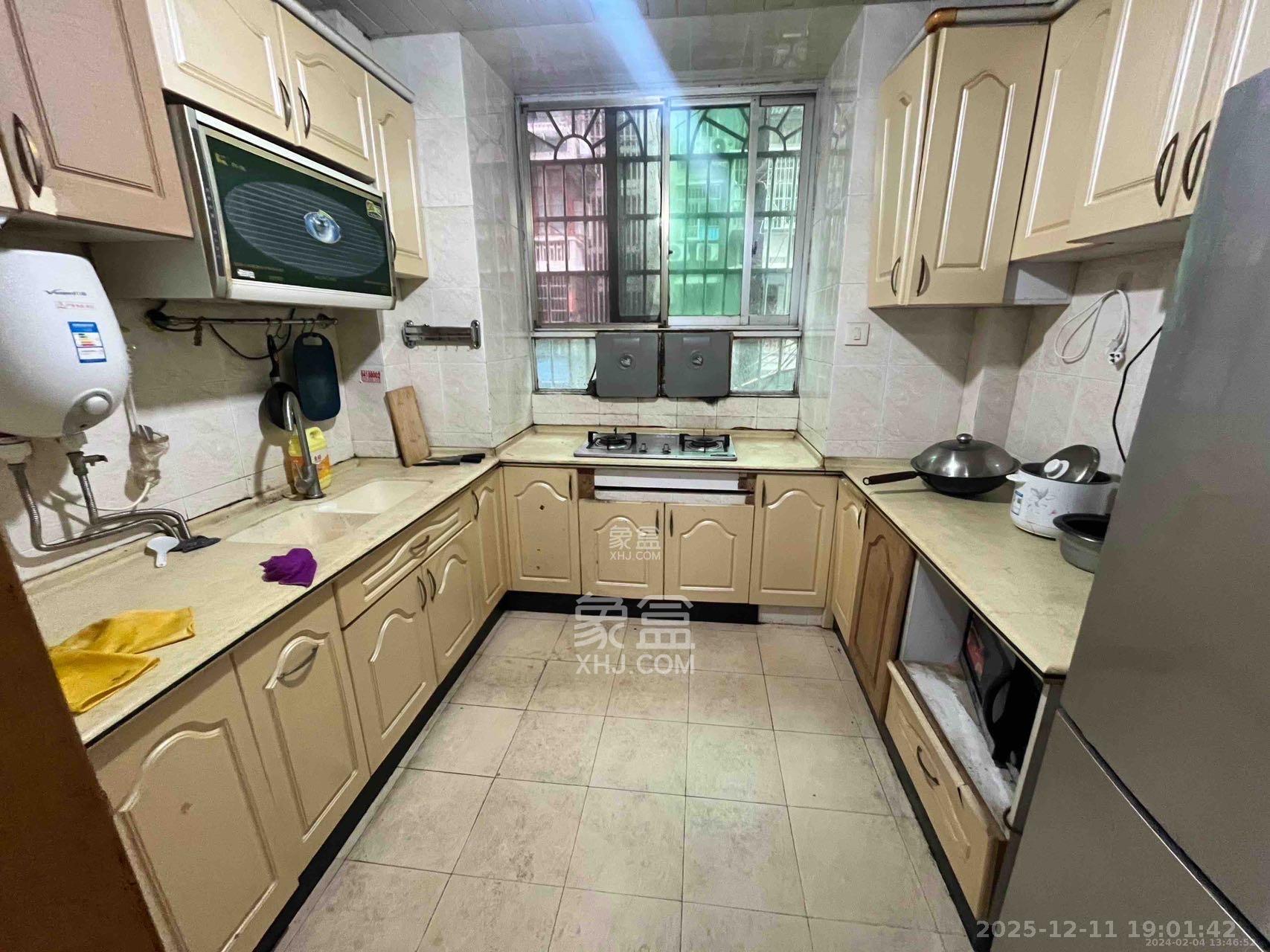 人民新村 3室2厅2卫 2400.0元/月 人民新村 3室2厅2卫 2400.0元/月室内图