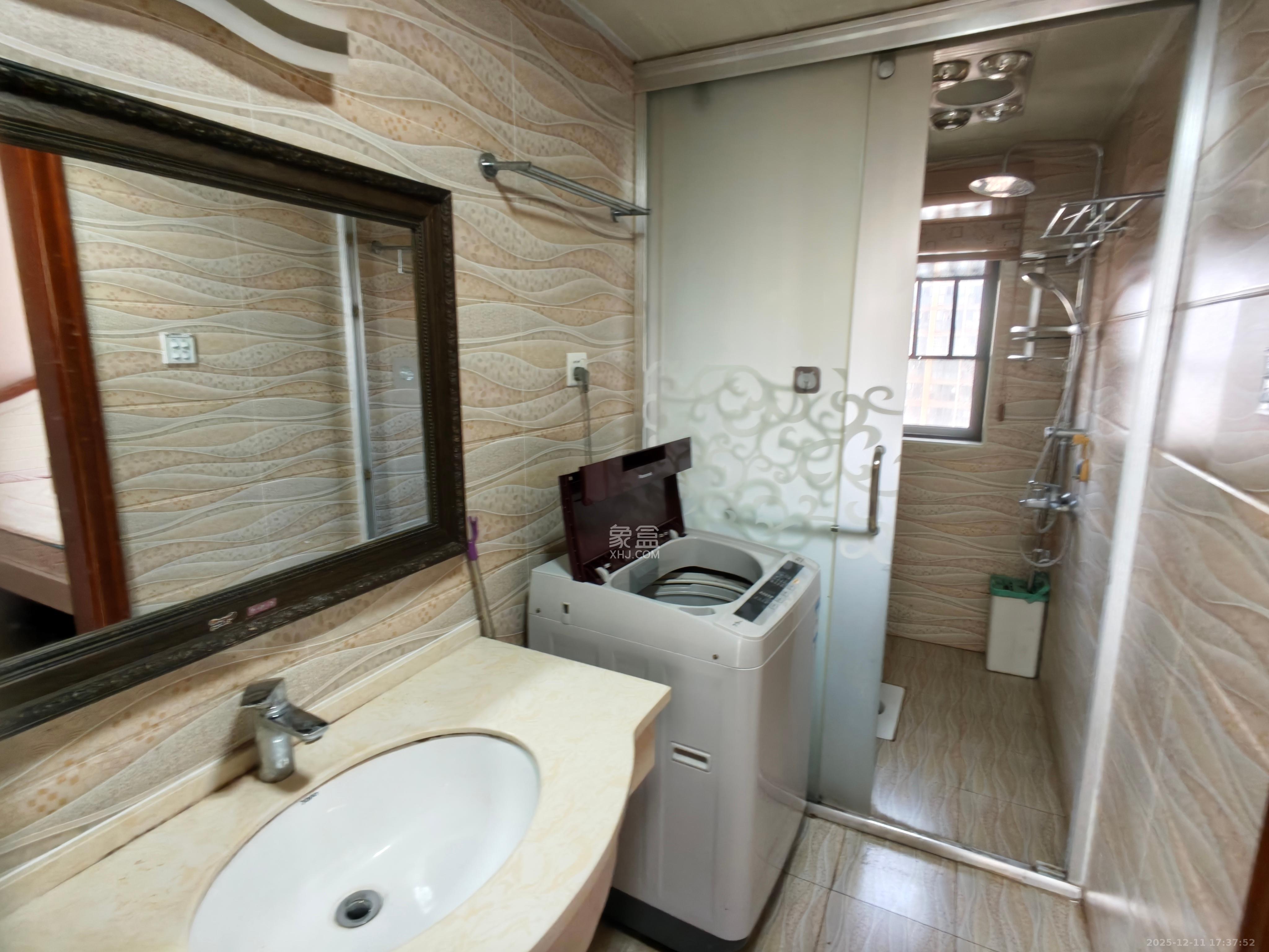 荣盛花语馨苑  3室2厅2卫    2600.0元/月室内图