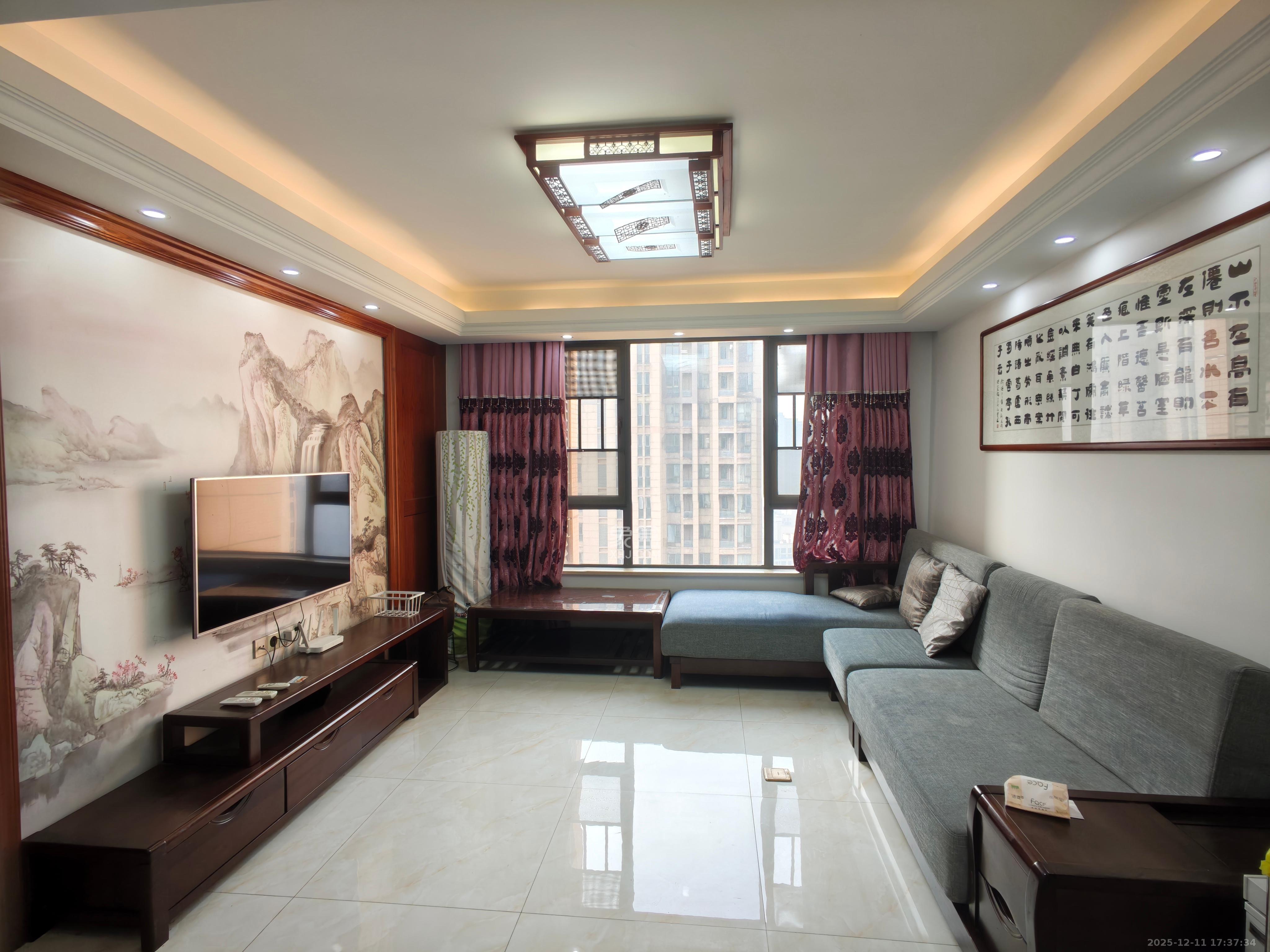 荣盛花语馨苑  3室2厅2卫    2600.0元/月室内图