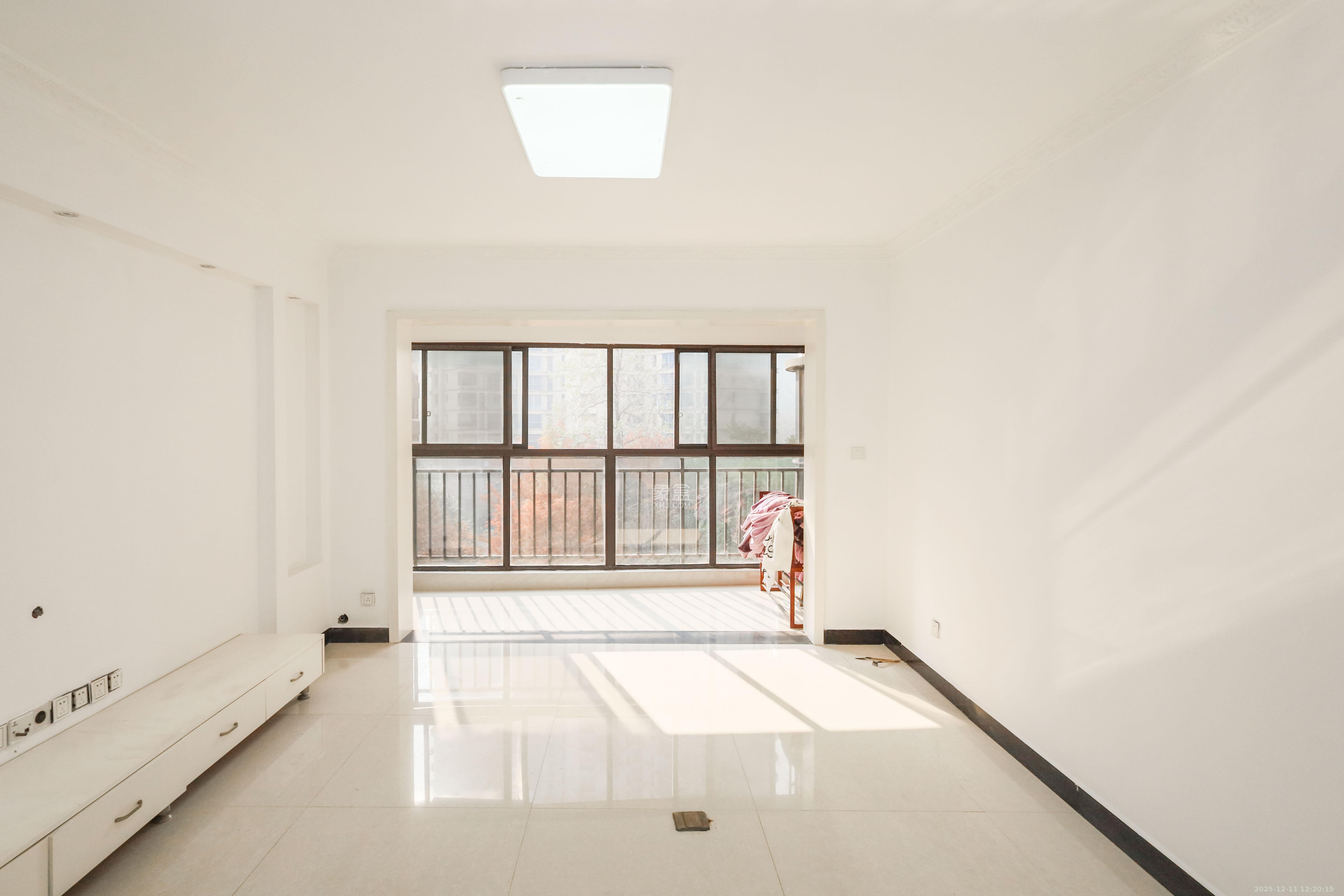 保利麓谷林语D区  3室2厅1卫    75.88万