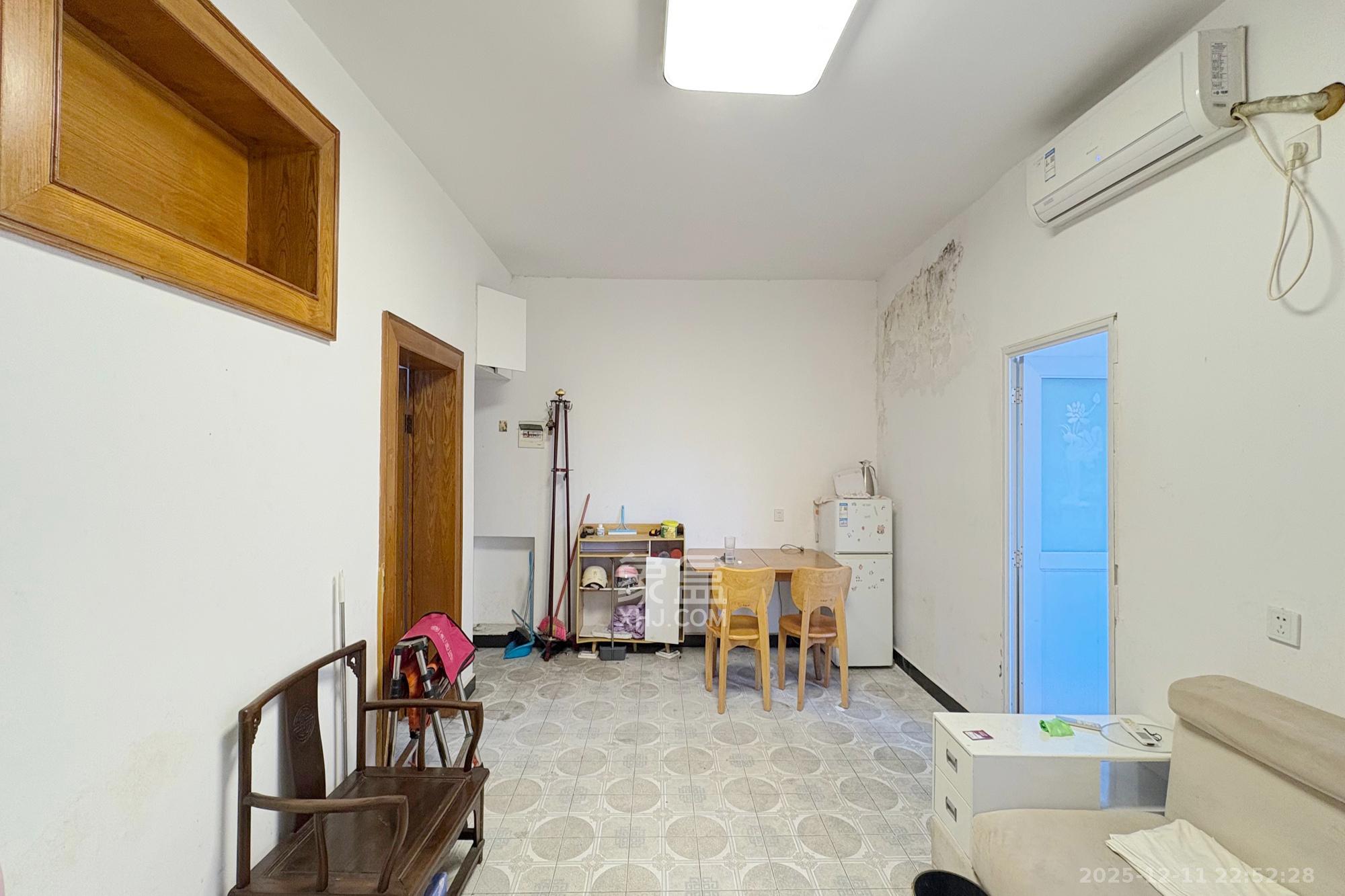 市直属机关宿舍  2室2厅1卫    35.0万