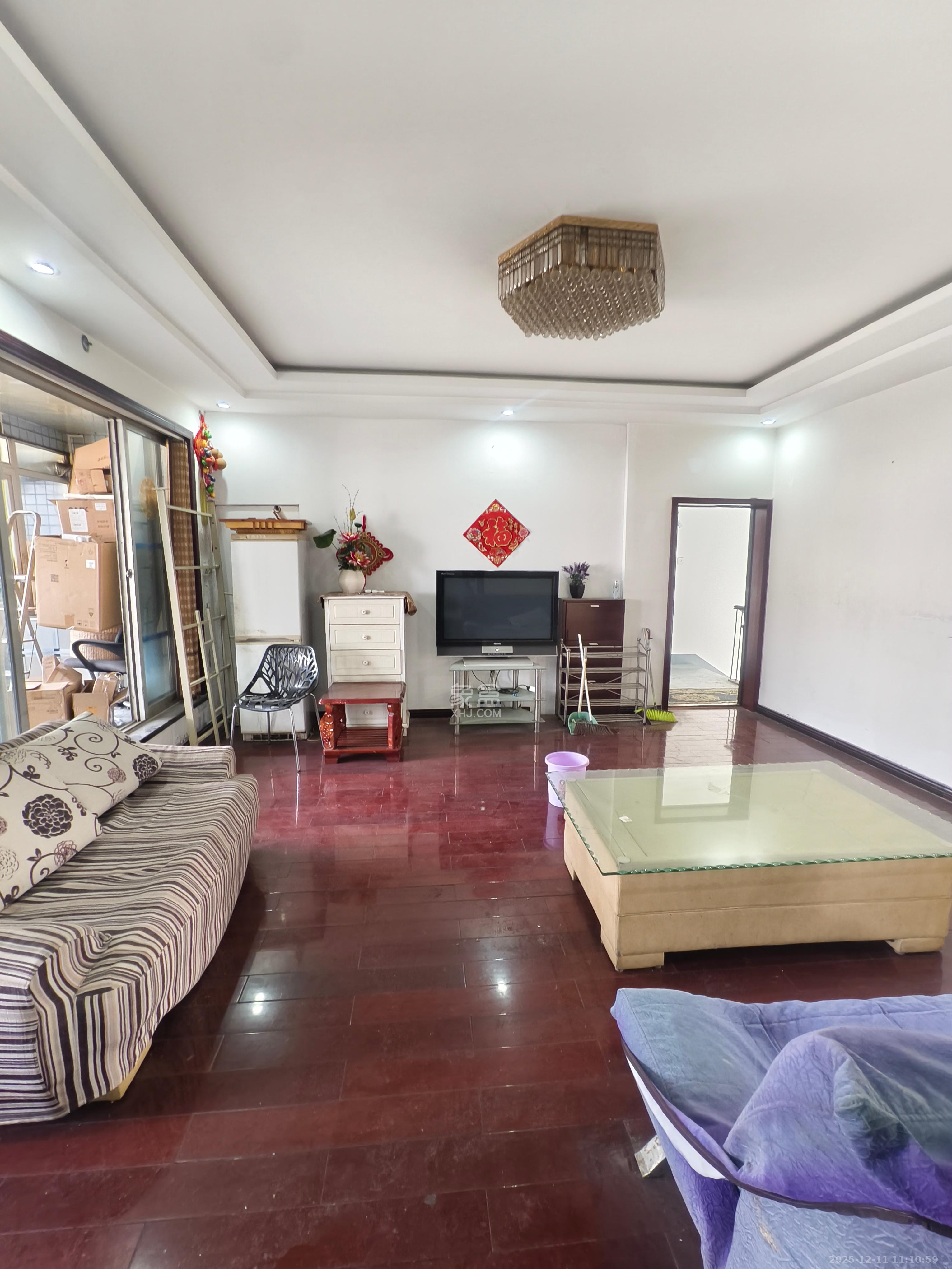 欣胜园  3室2厅2卫    1600.0元/月