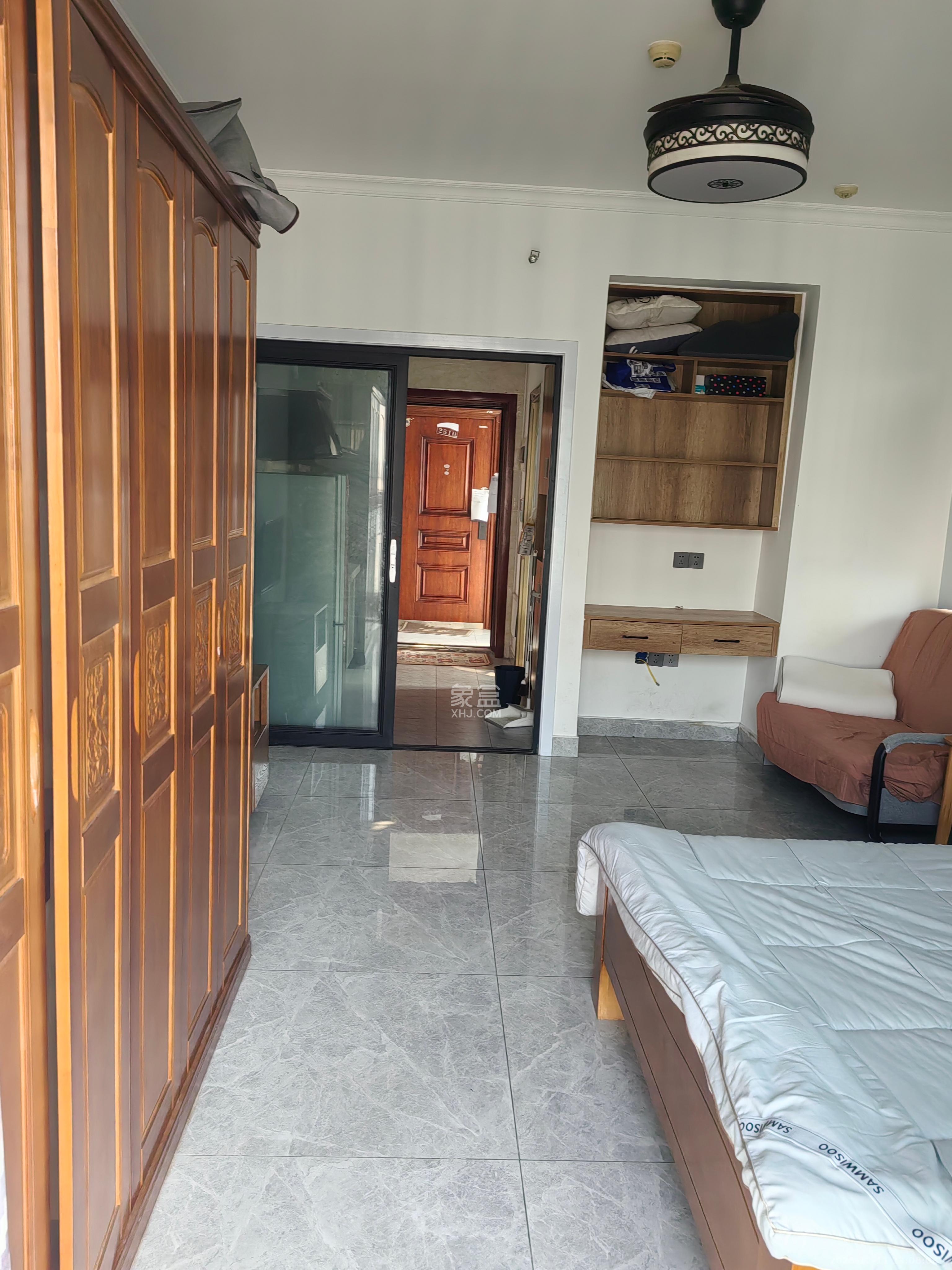 钱隆世家  1室1厅1卫    1400.0元/月室内图