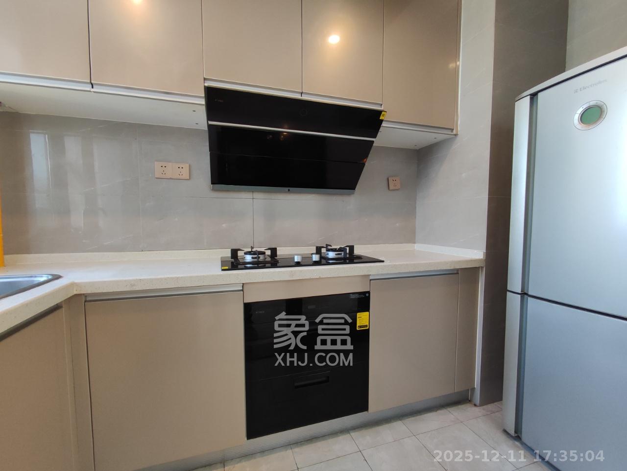 绿地长沙城际空间站（柏仕佳苑）  4室2厅2卫    3300.0元/月