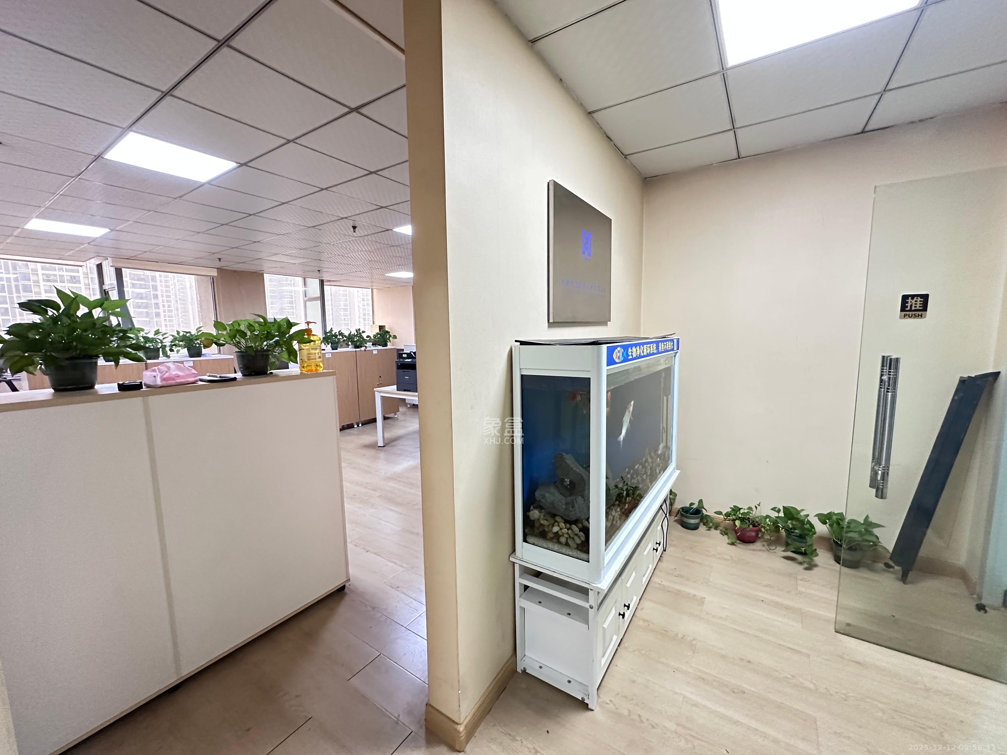 百脑汇大厦（友阿百货）   56.74㎡      2200.0元/月