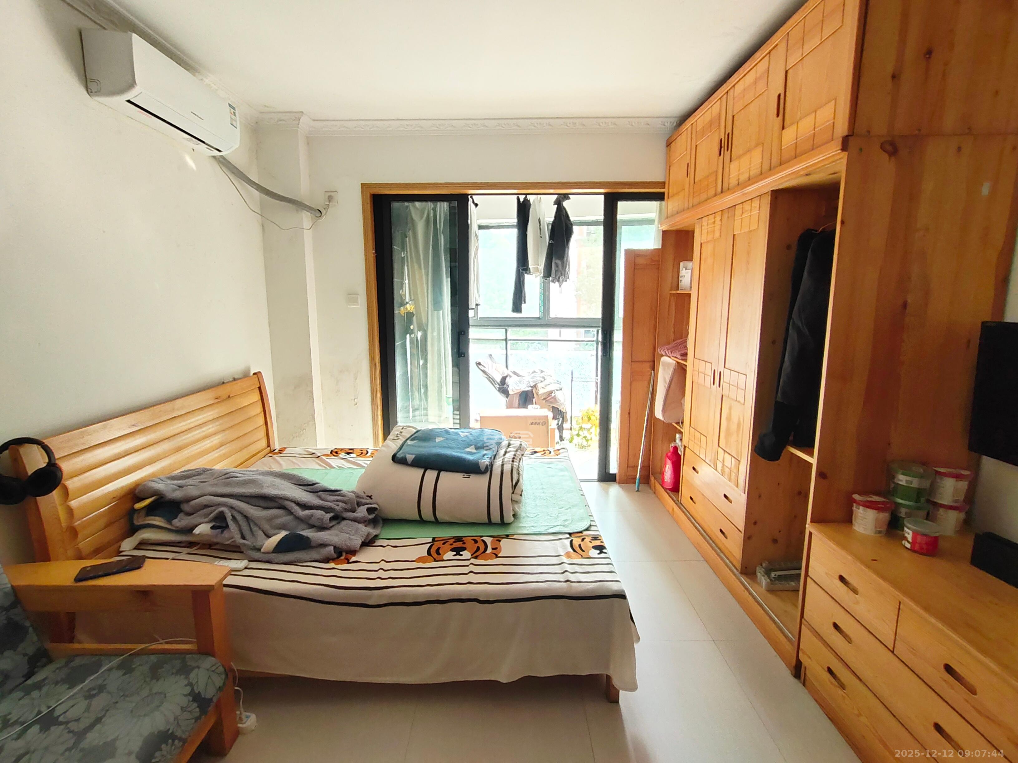 西城龙庭  1室1厅1卫    1500.0元/月