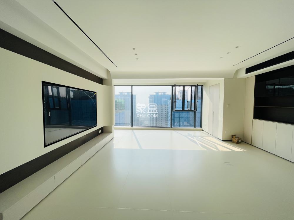 华地美墅湾  4室2厅2卫    135.0万