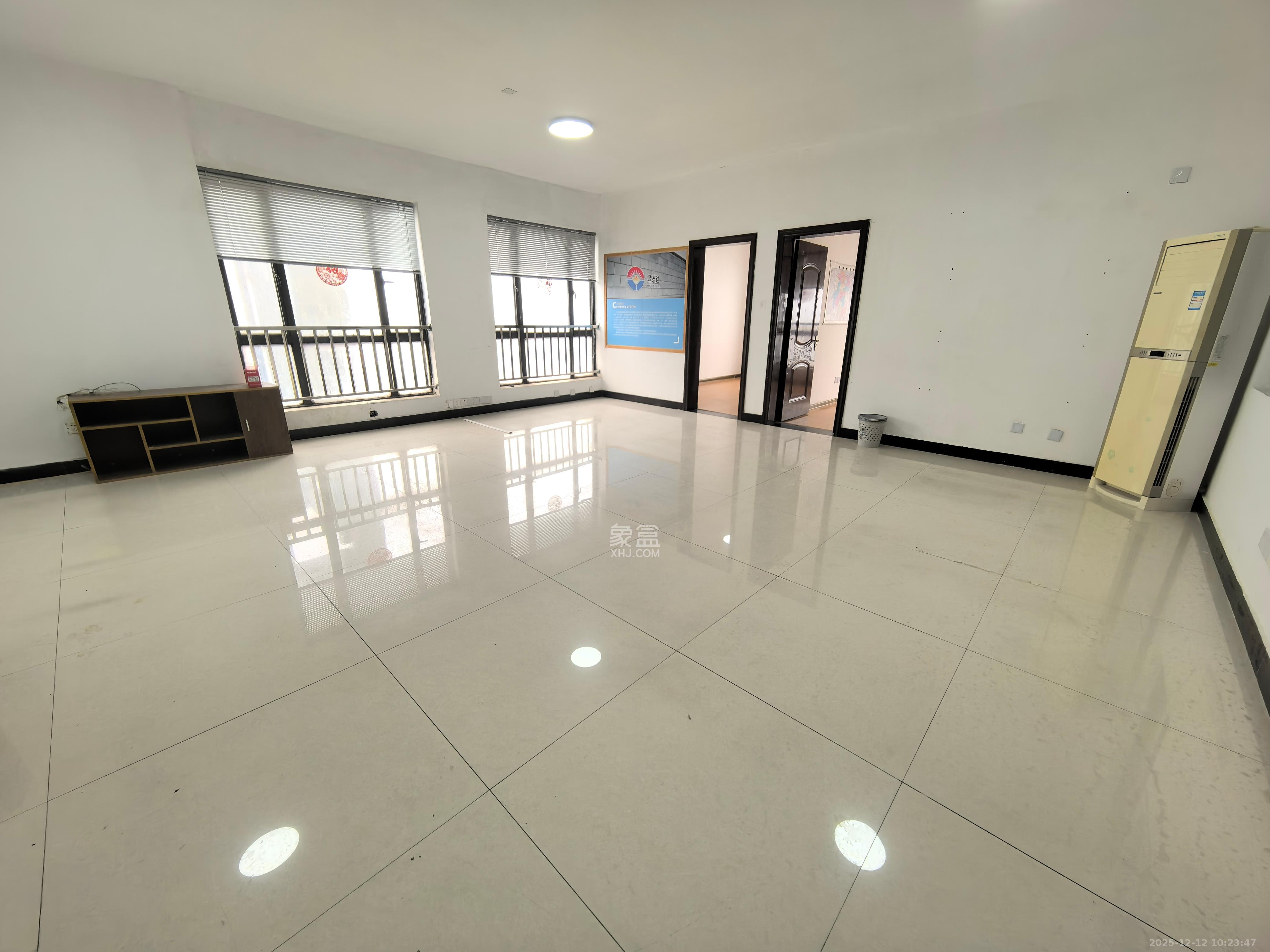 和庄  3室2厅1卫    1600.0元/月