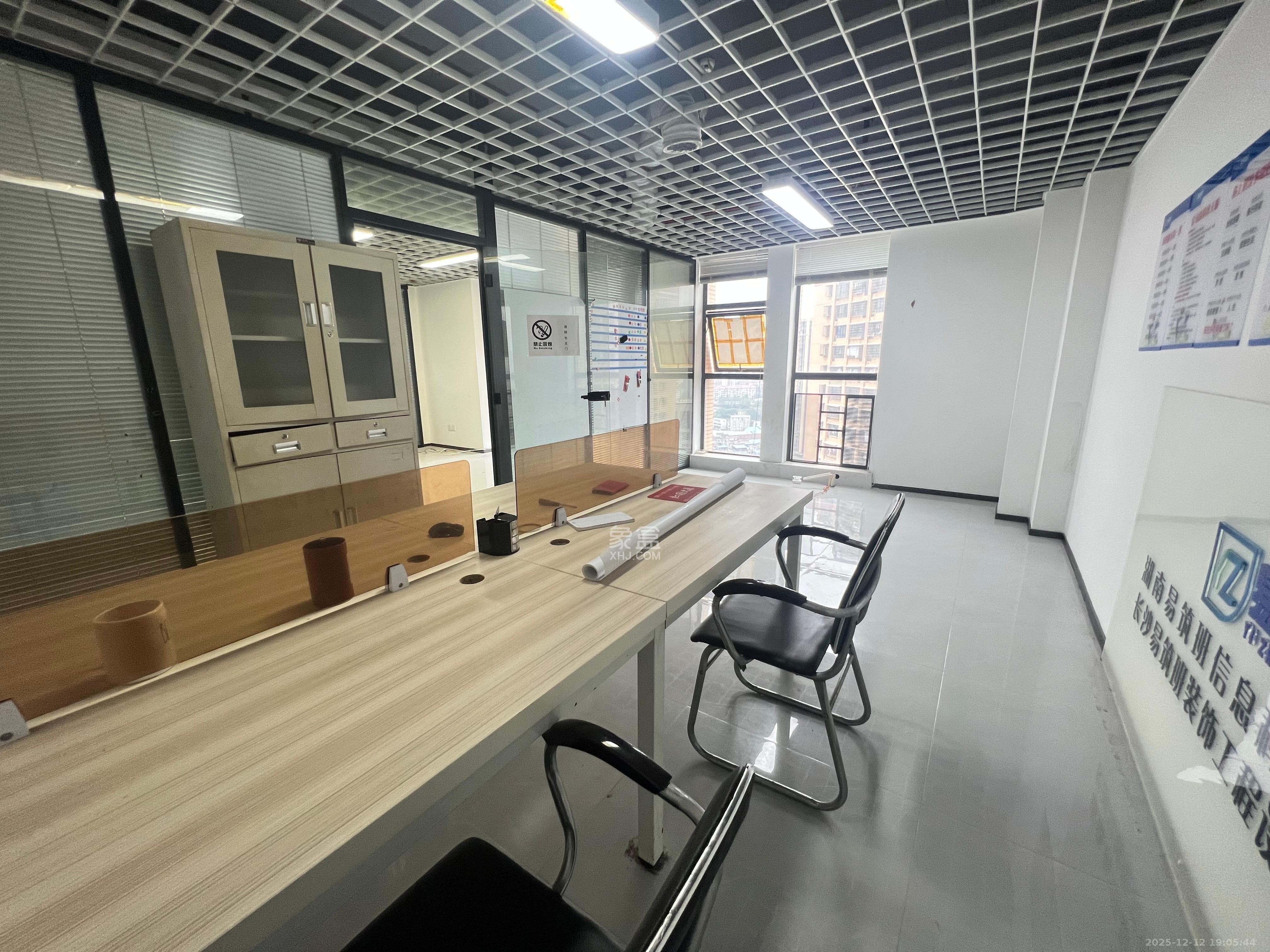 新世界广场   125.33㎡      5600.0元/月