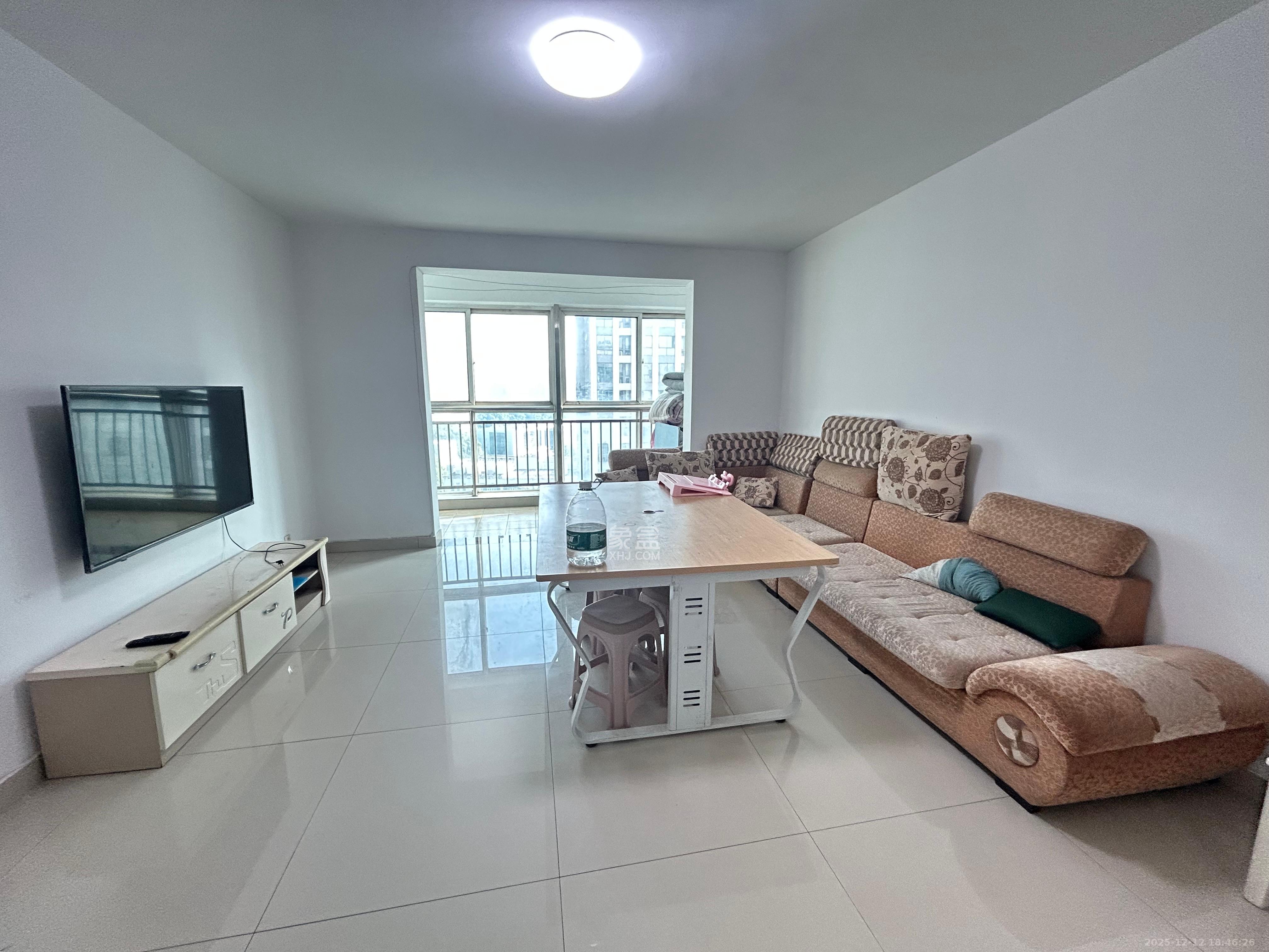 麓谷加州阳光  3室2厅2卫    2800.0元/月