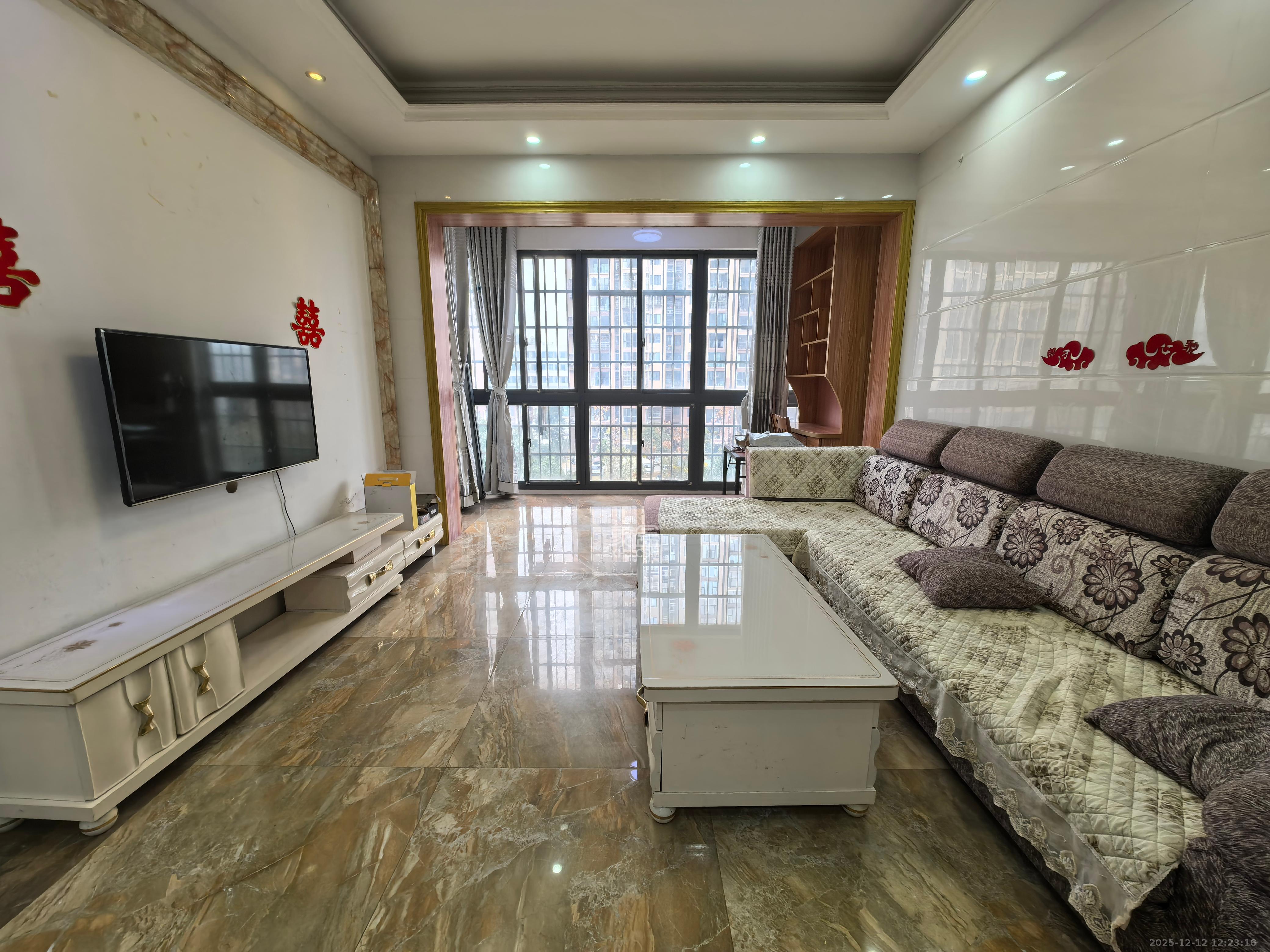 山水新城  2室2厅1卫    1700.0元/月