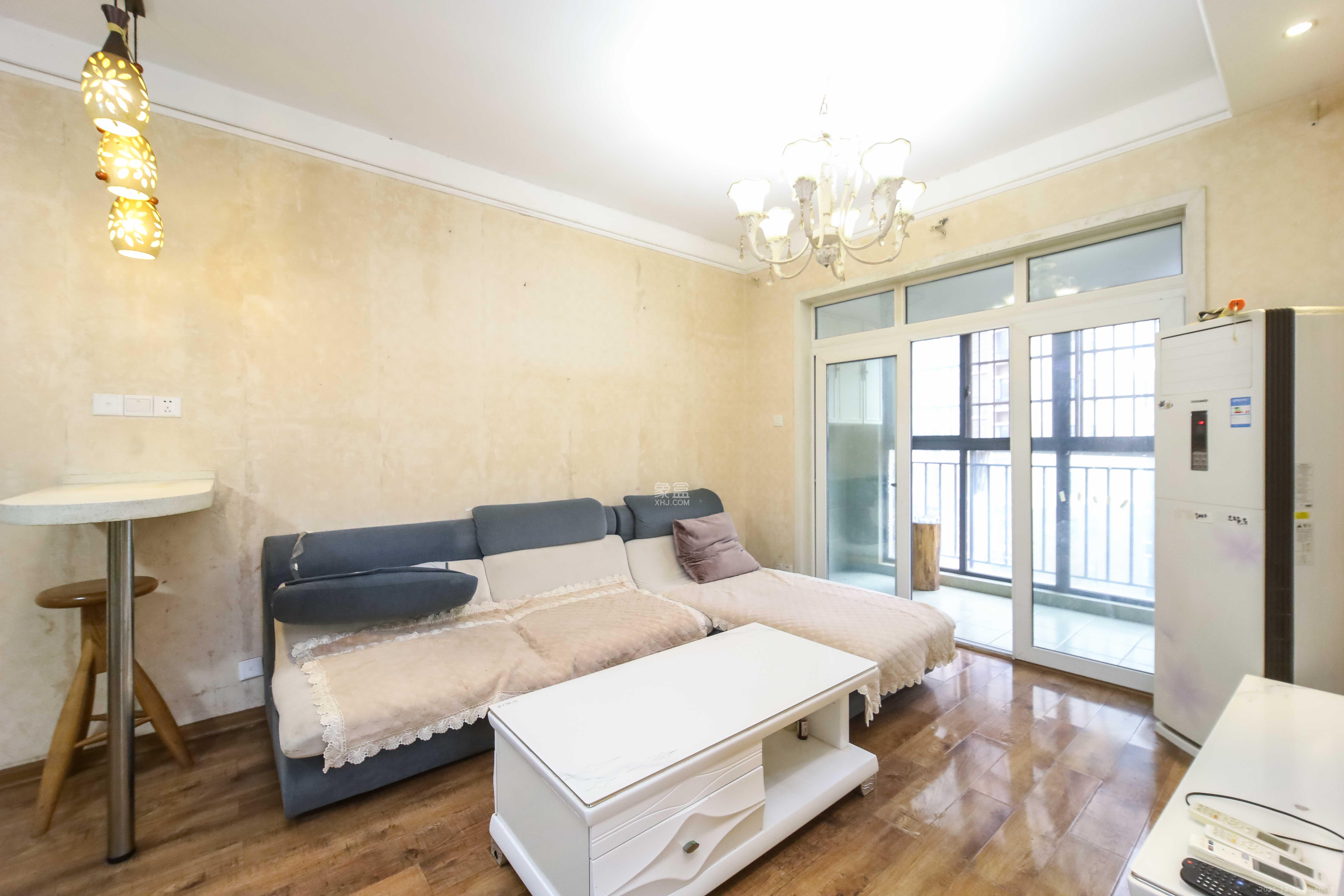 泊爱蓝湾 2室2厅1卫 68.0万 泊爱蓝湾 2室2厅1卫 68.0万客厅