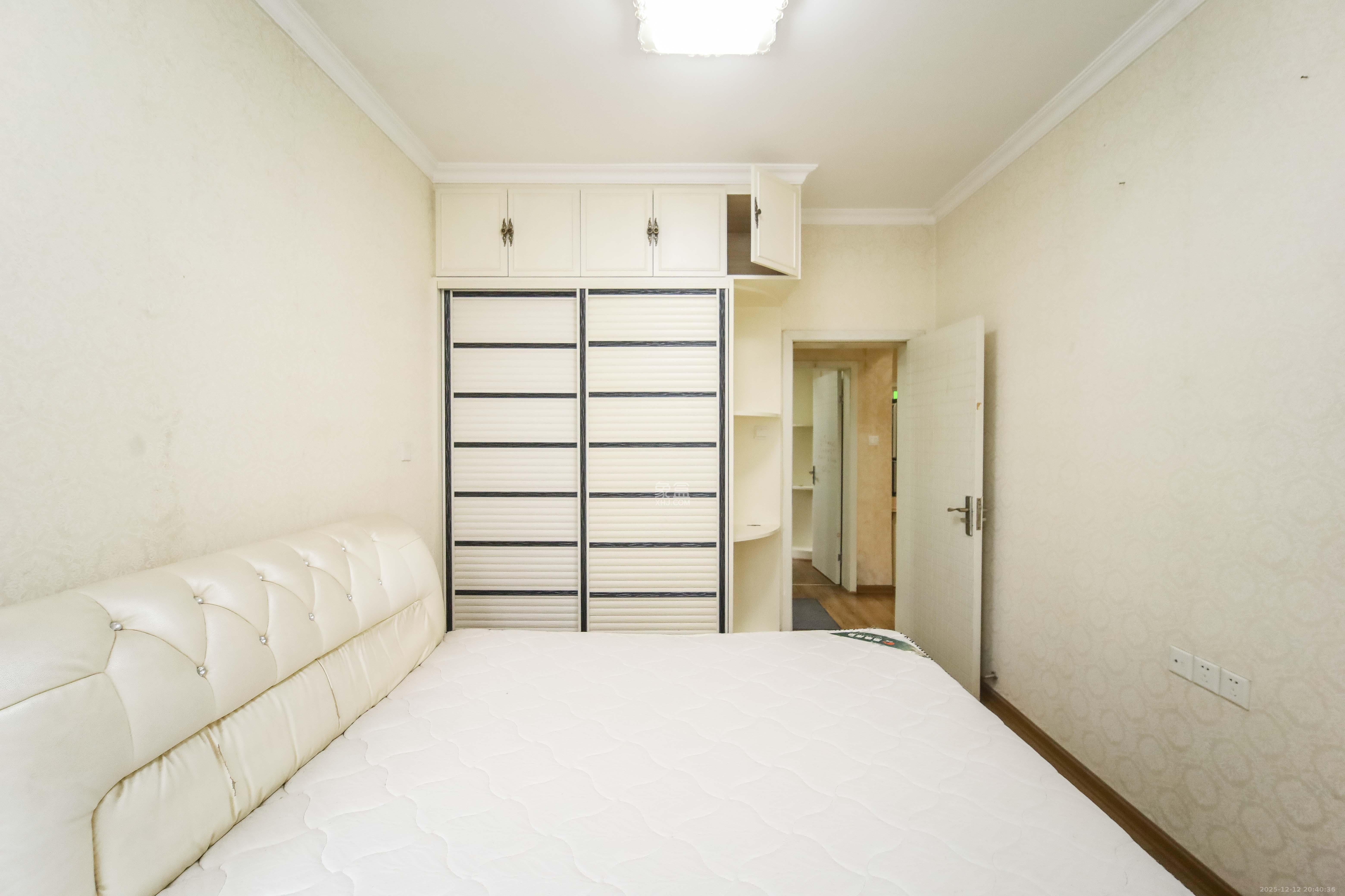 泊爱蓝湾  2室2厅1卫    68.0万卧室