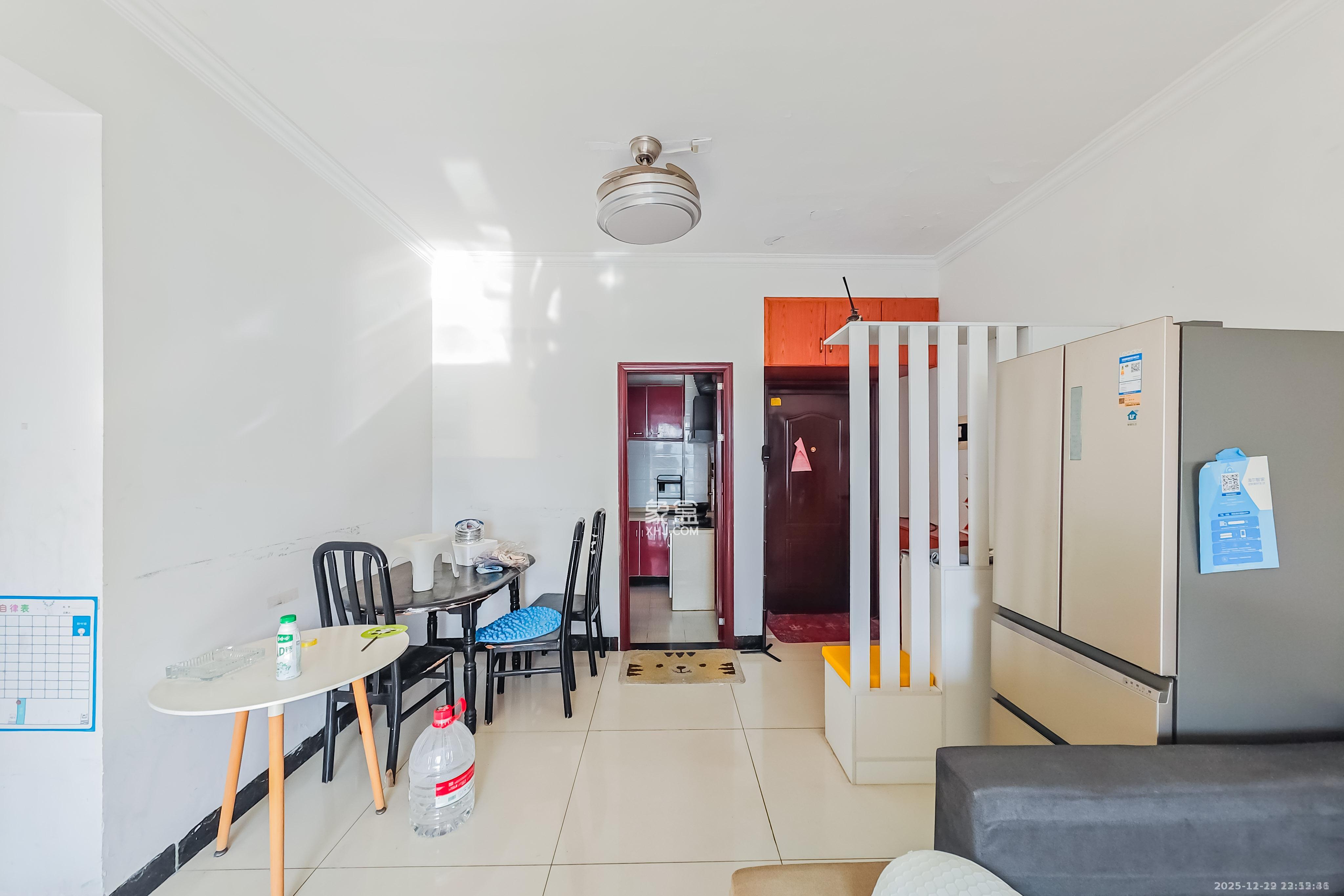 英郡年华  2室1厅1卫    2000.0元/月