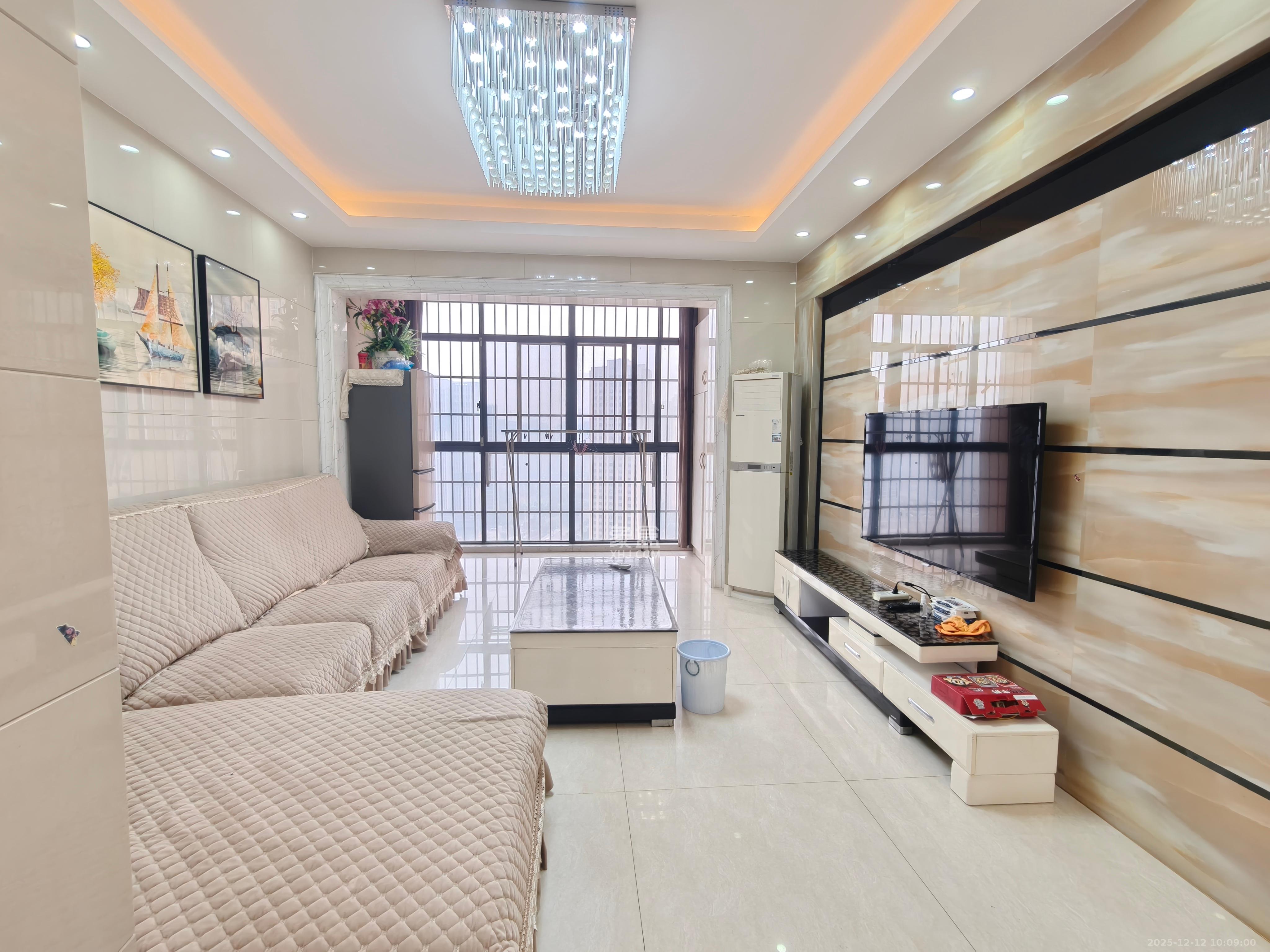 紫御江山  3室2厅1卫    2900.0元/月