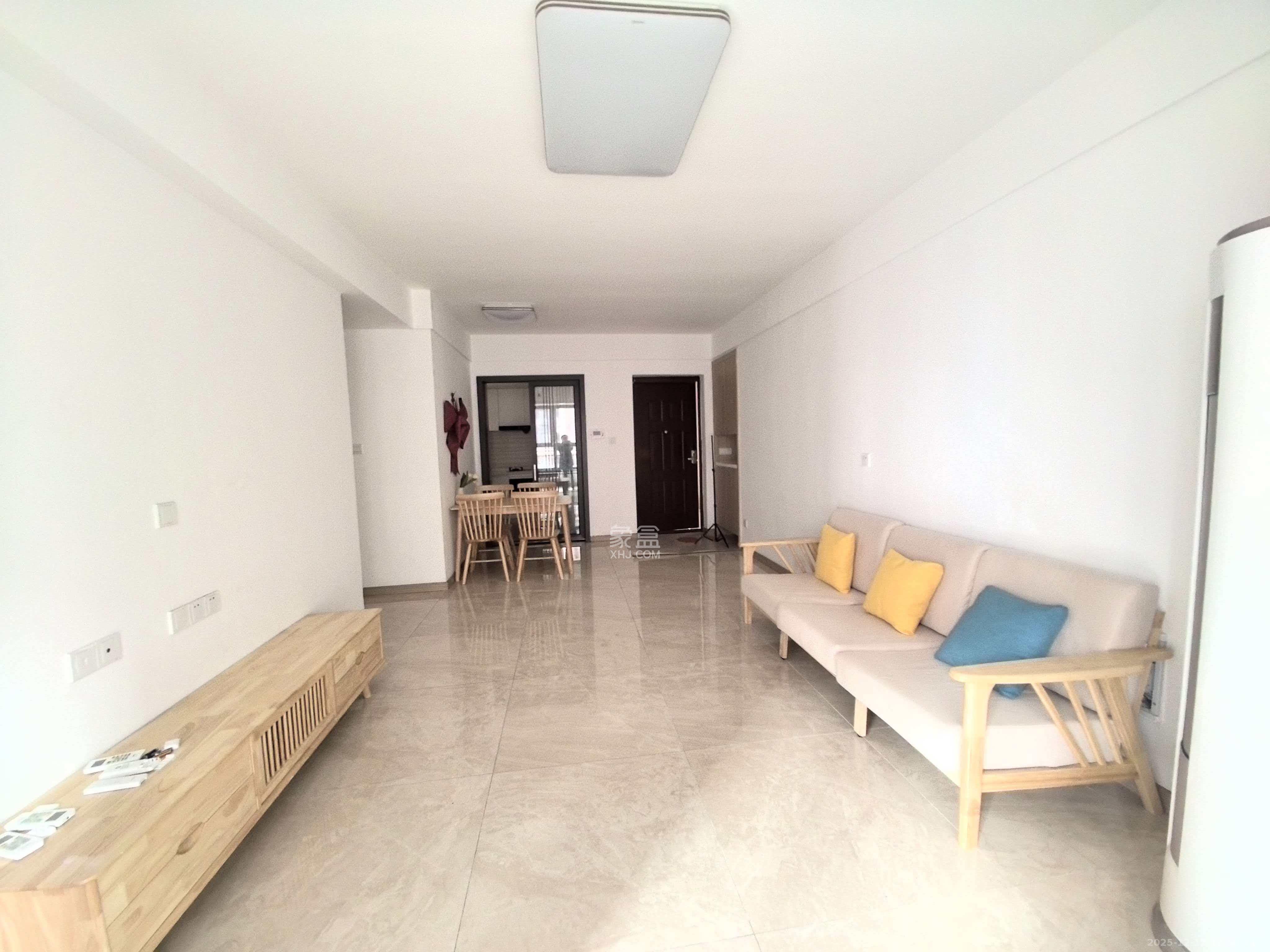 新城国际花都  3室2厅2卫    2100.0元/月