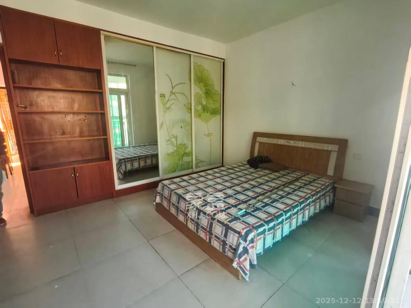 麓谷加州阳光  1室1厅1卫    1300.0元/月