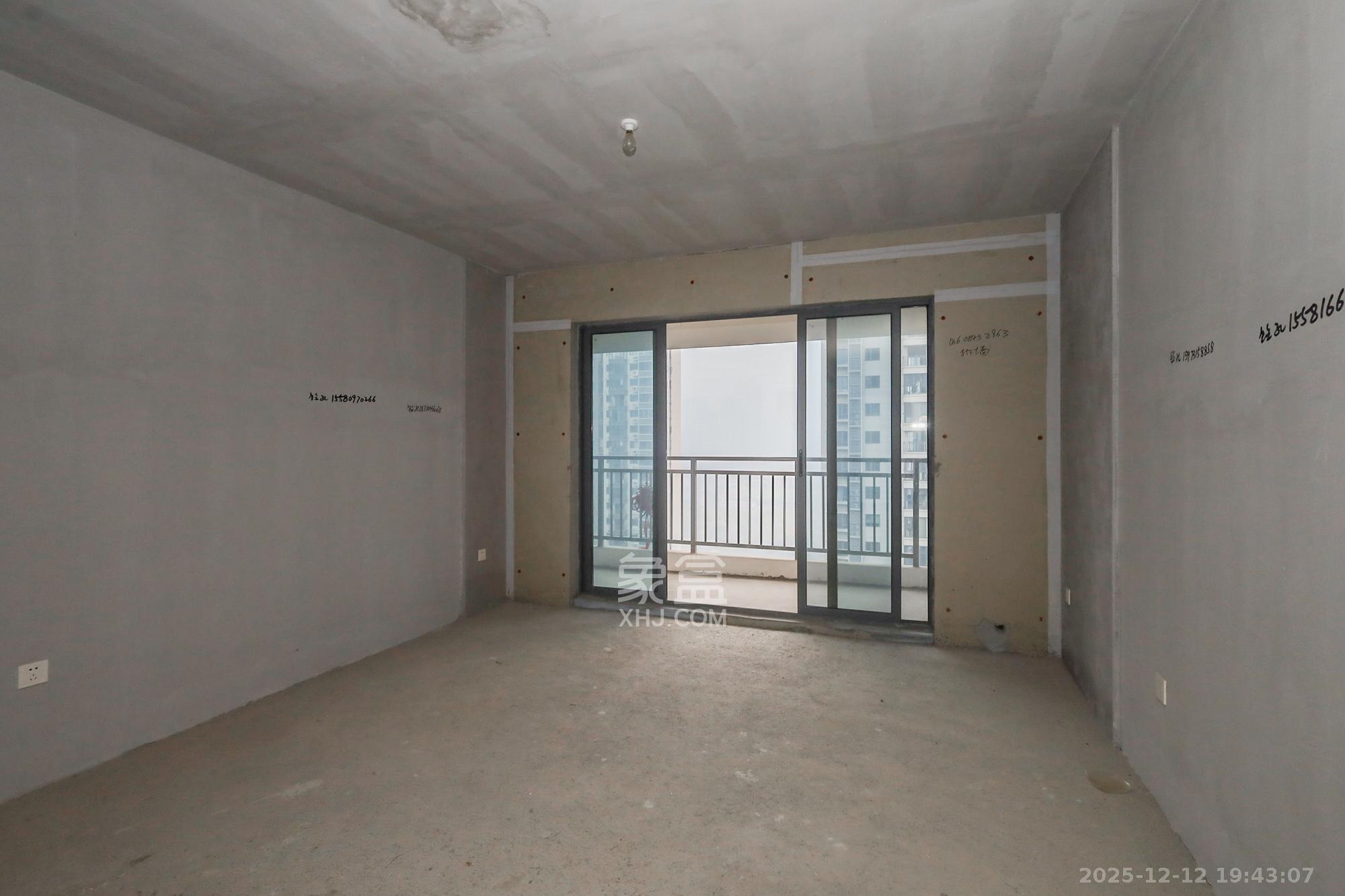 诺德滨江逸园（中铁逸园）  4室2厅2卫    175.0万