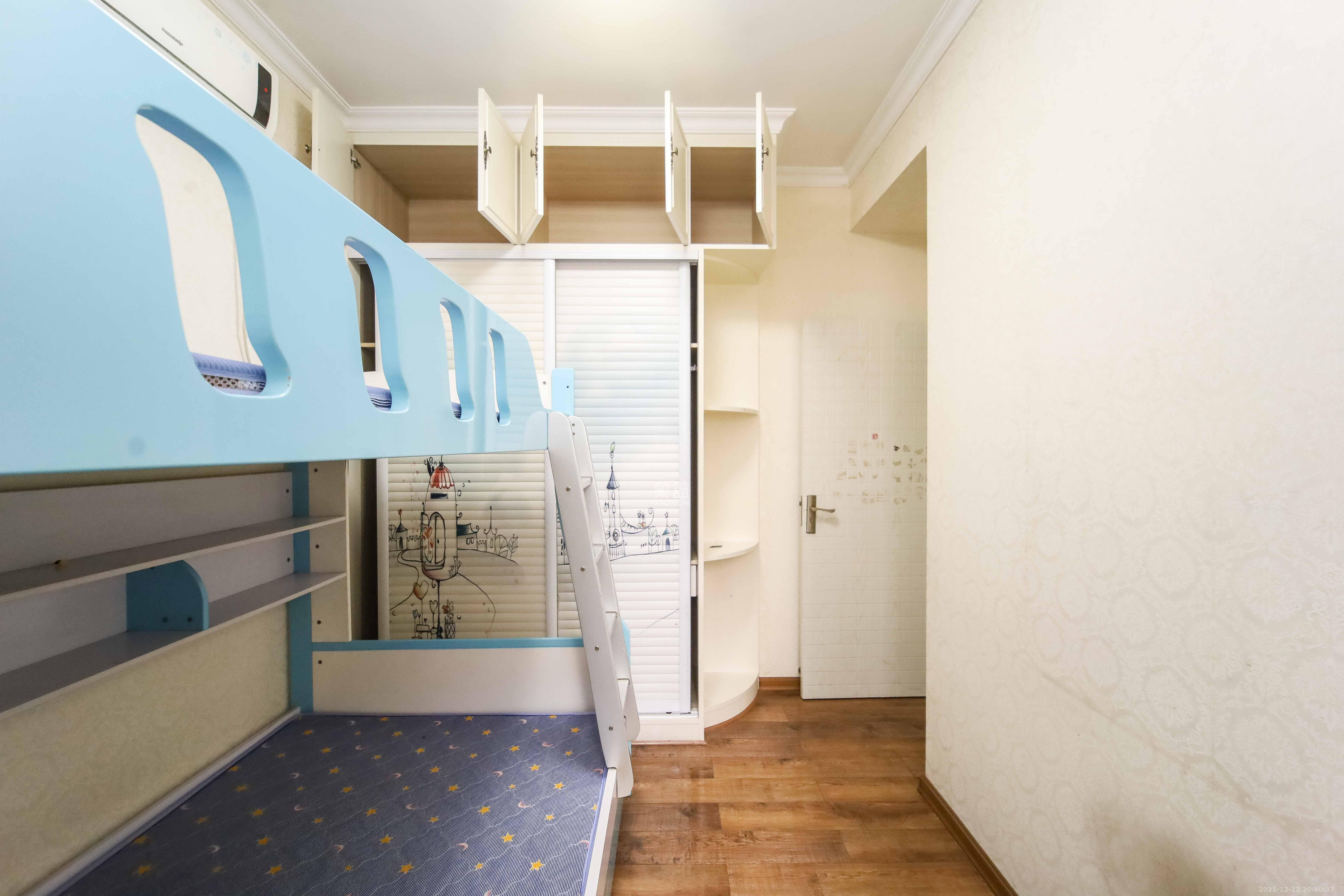 泊爱蓝湾  2室2厅1卫    68.0万卧室