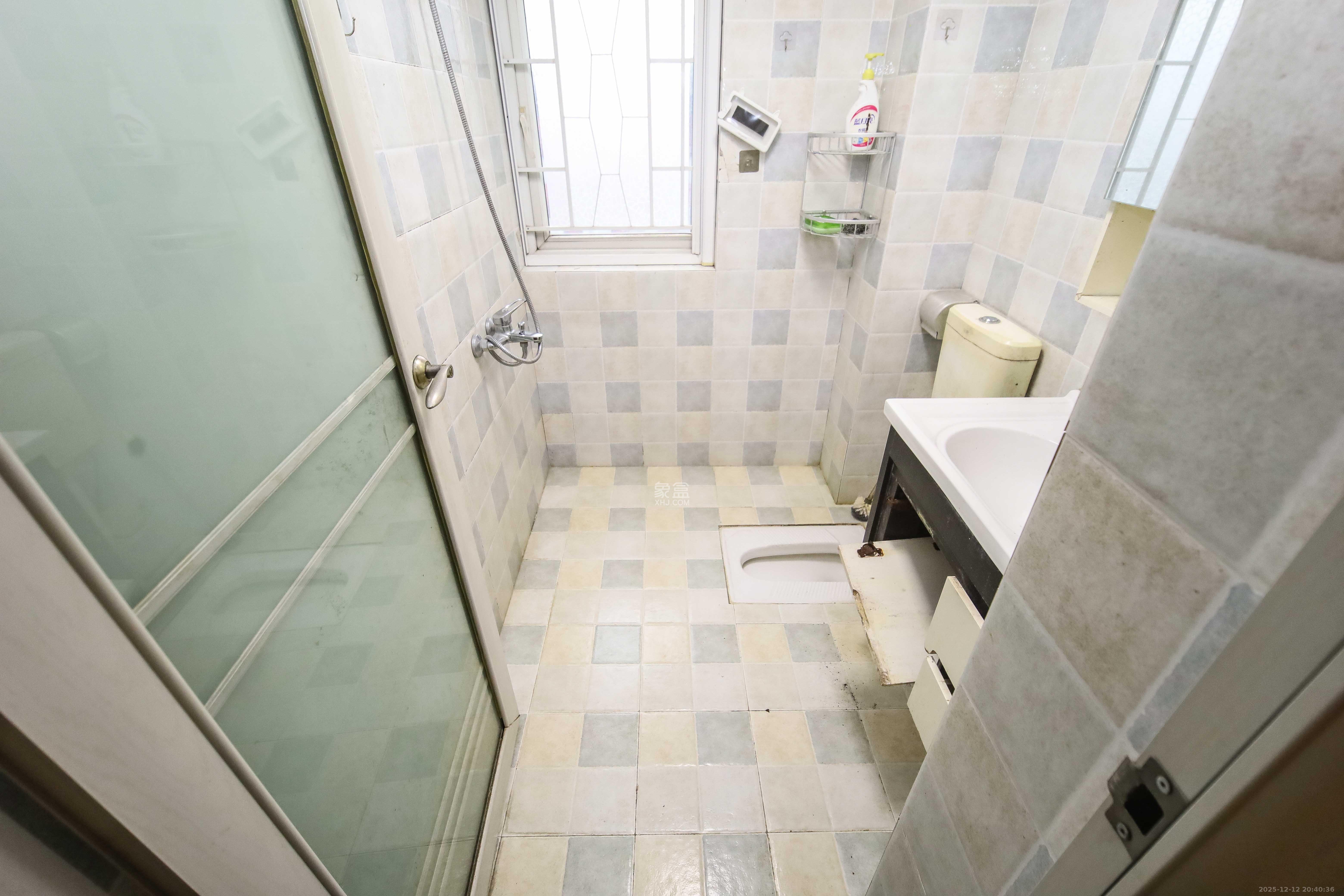 泊爱蓝湾  2室2厅1卫    68.0万卫生间