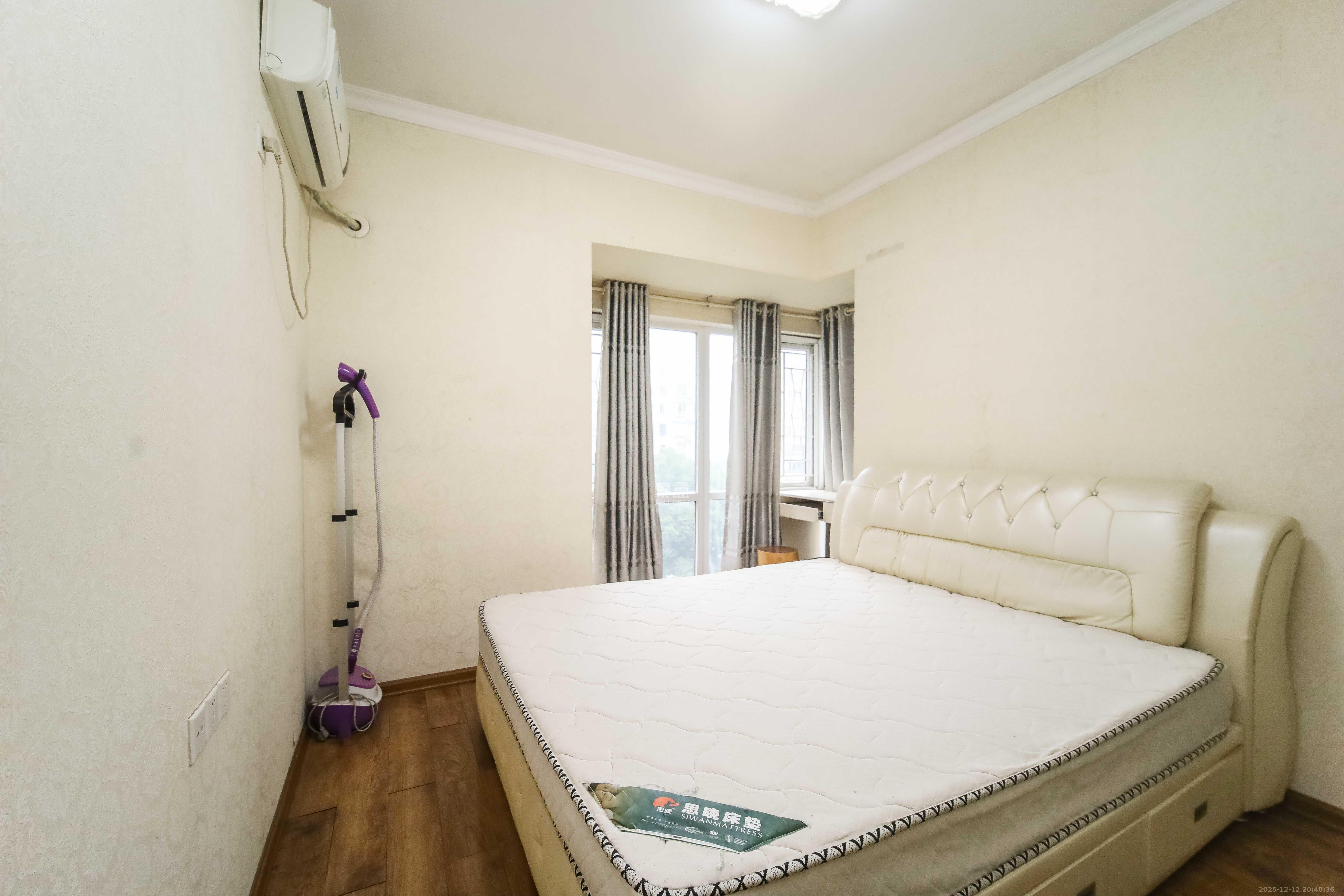 泊爱蓝湾  2室2厅1卫    68.0万卧室