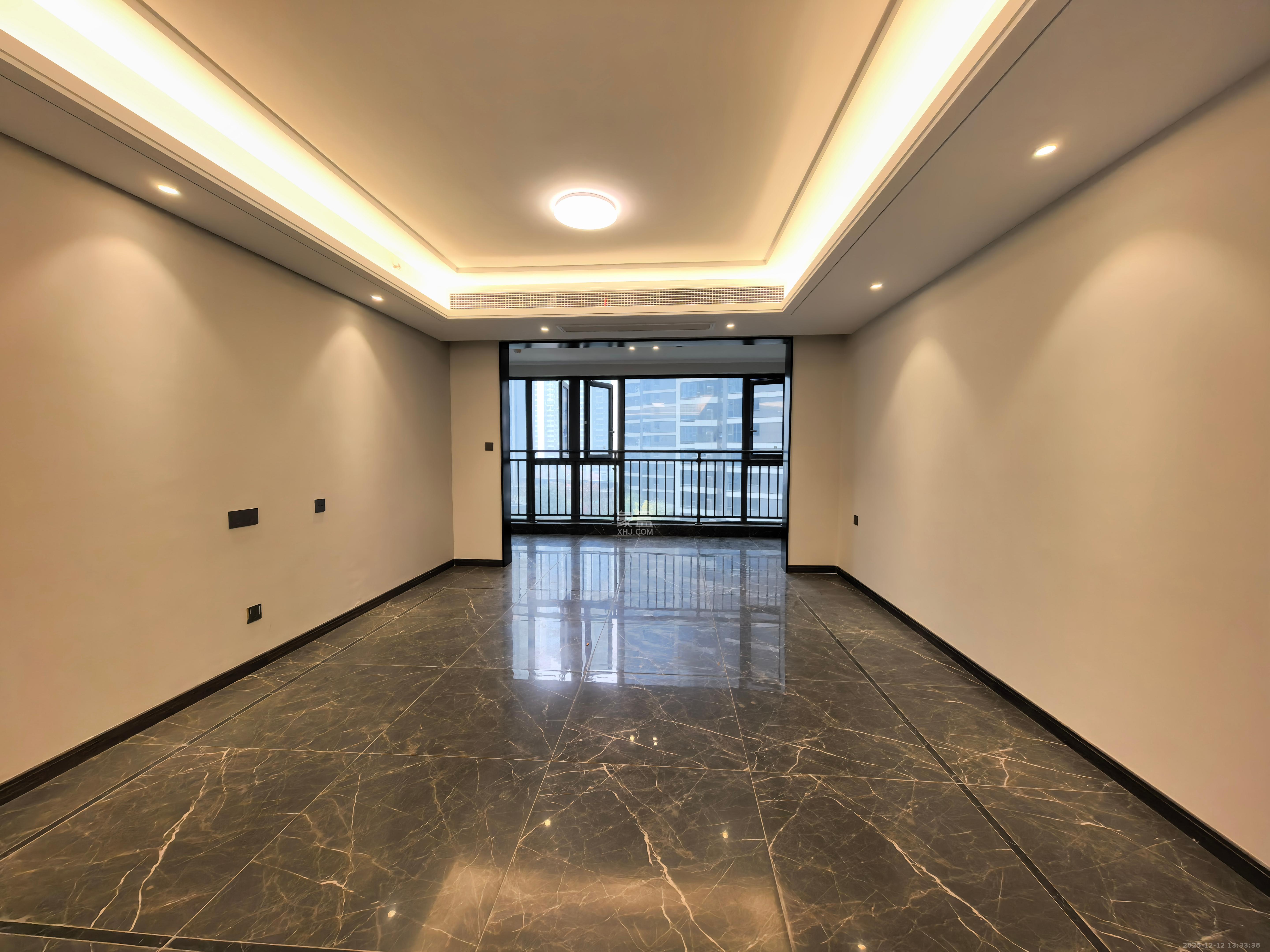 绿地麓云国际一期  5室2厅2卫    5000.0元/月