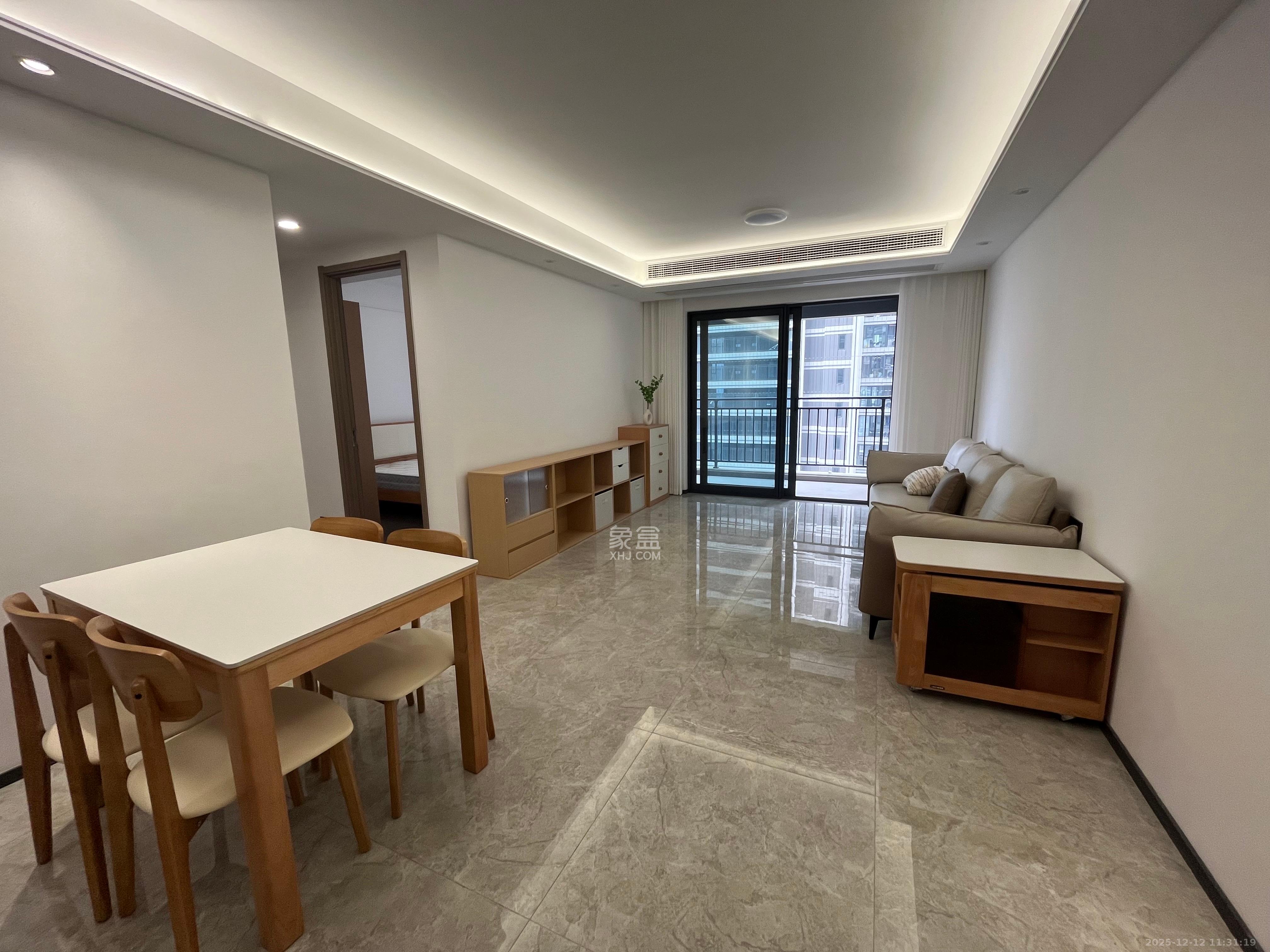 德奥上河城章  3室2厅2卫    3700.0元/月