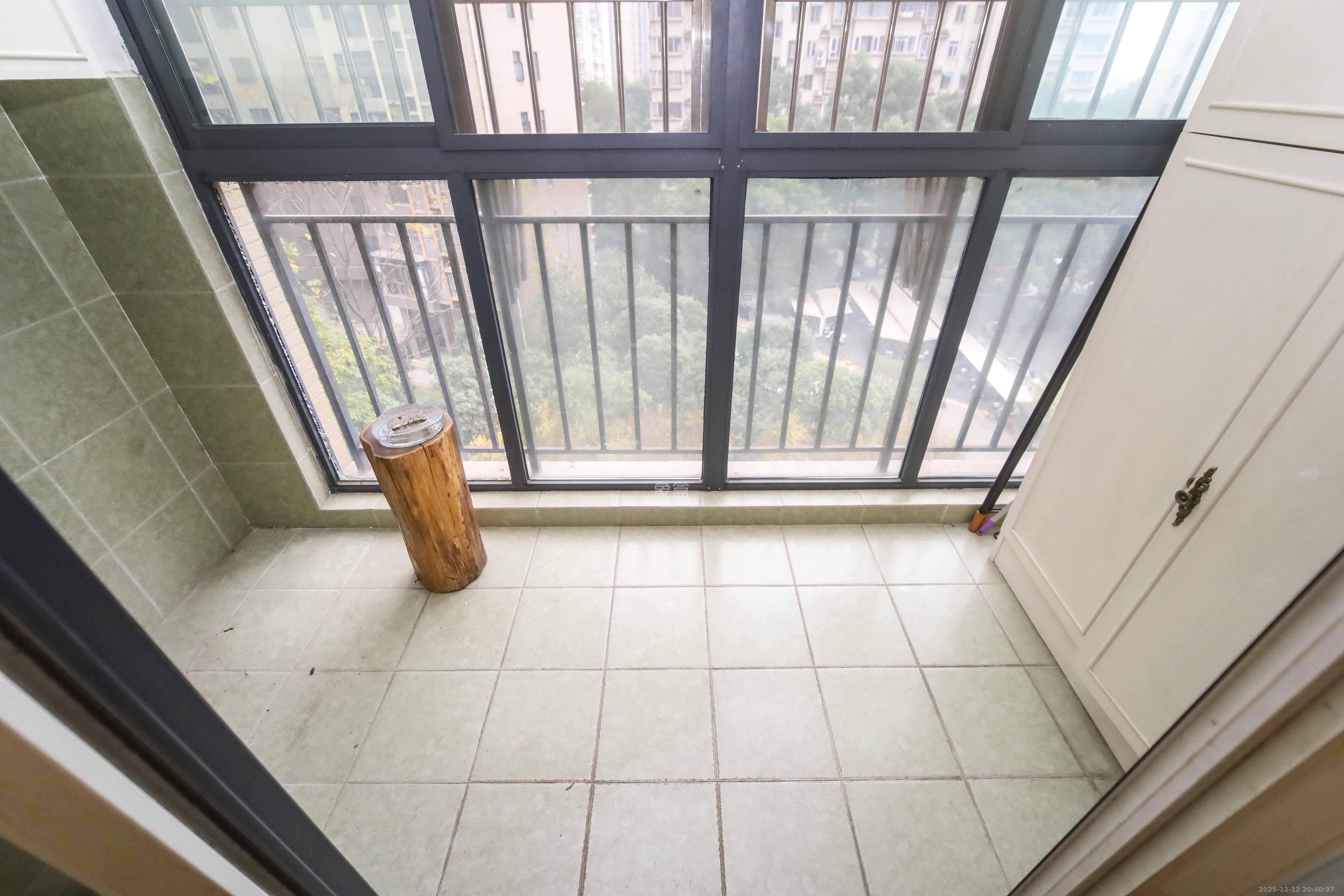 泊爱蓝湾  2室2厅1卫    68.0万阳台