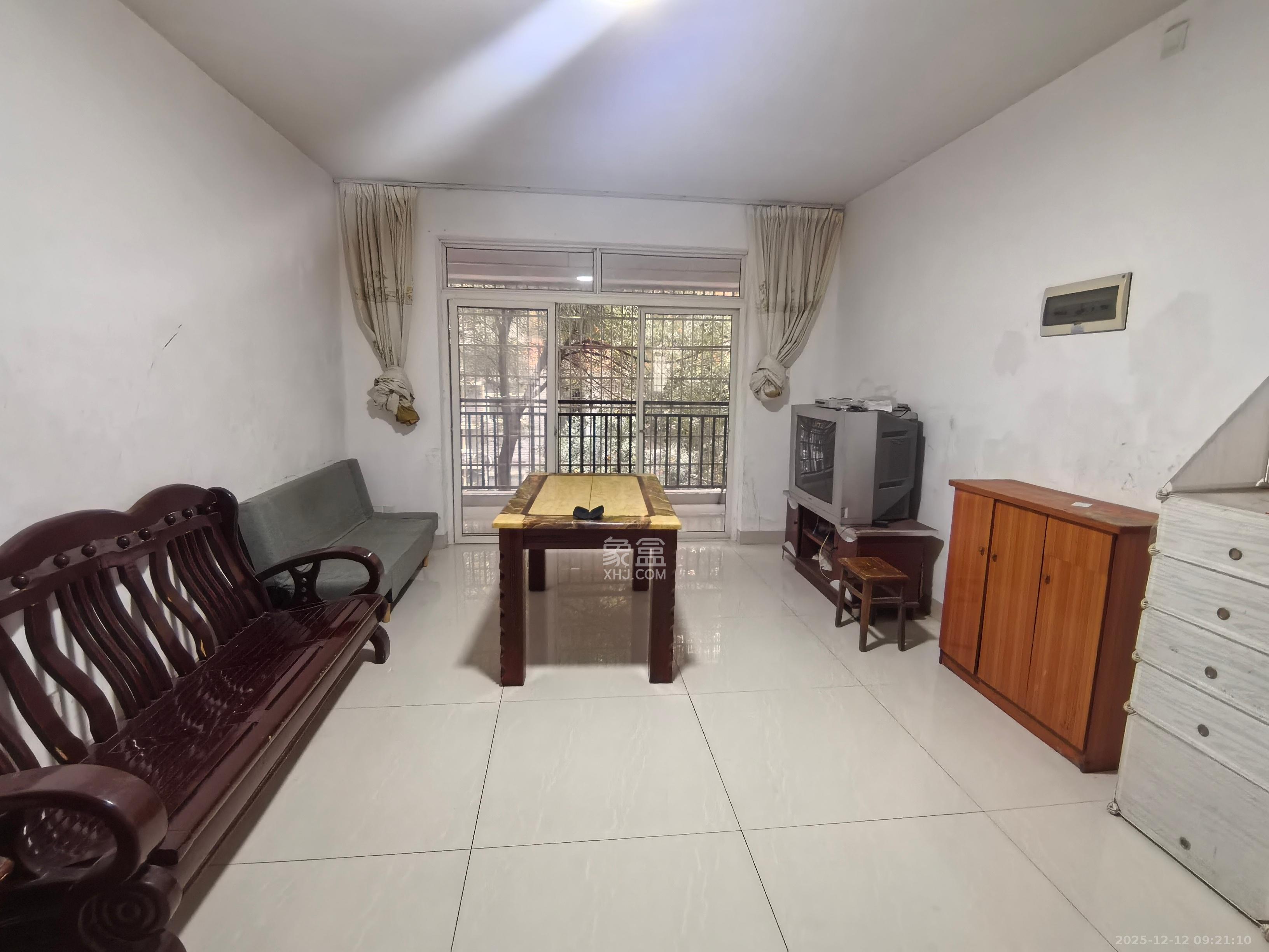 湘瑞家园  3室2厅1卫    1350.0元/月