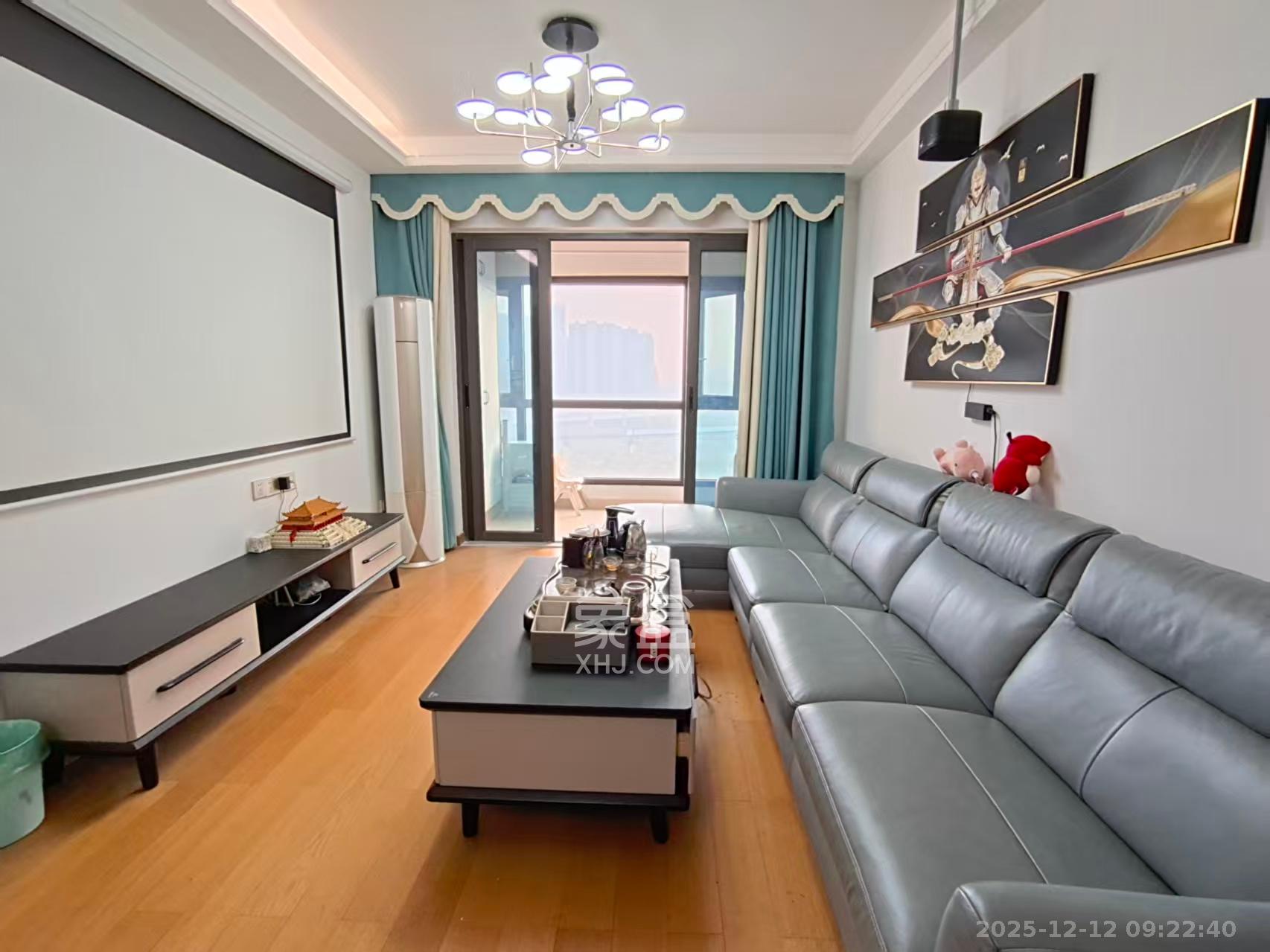 阳光城尚东湾蓝莓苑  3室2厅1卫    2200.0元/月