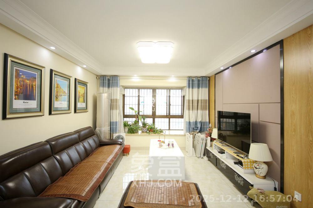 星典时代  3室2厅1卫    2600.0元/月