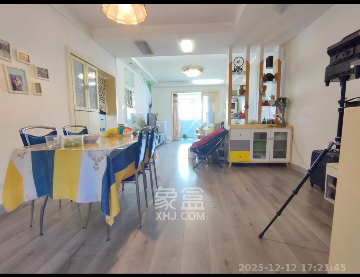 科教新村  1室2厅1卫    2200.0元/月