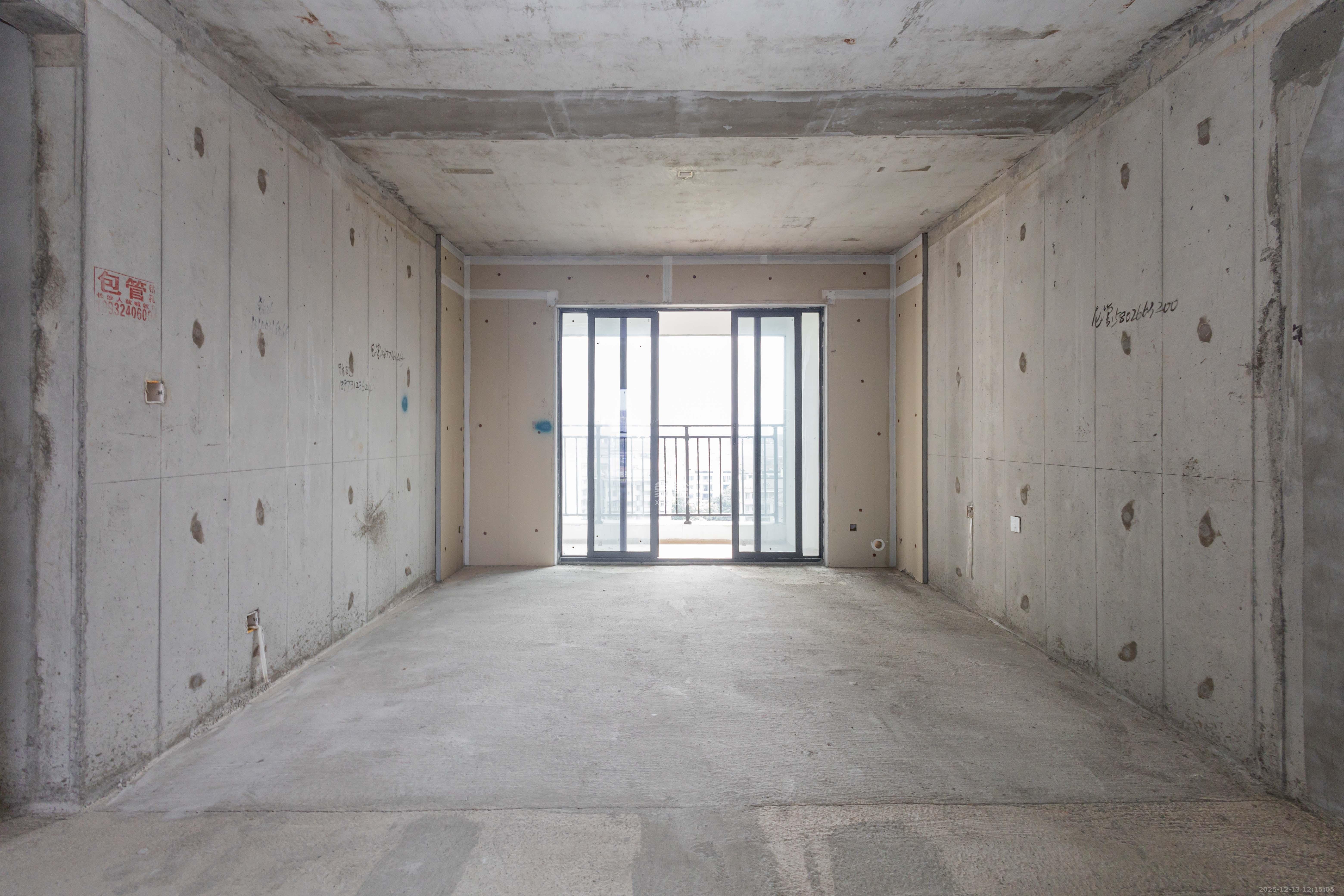 新力菩悦星都汇  4室2厅2卫    140.0万