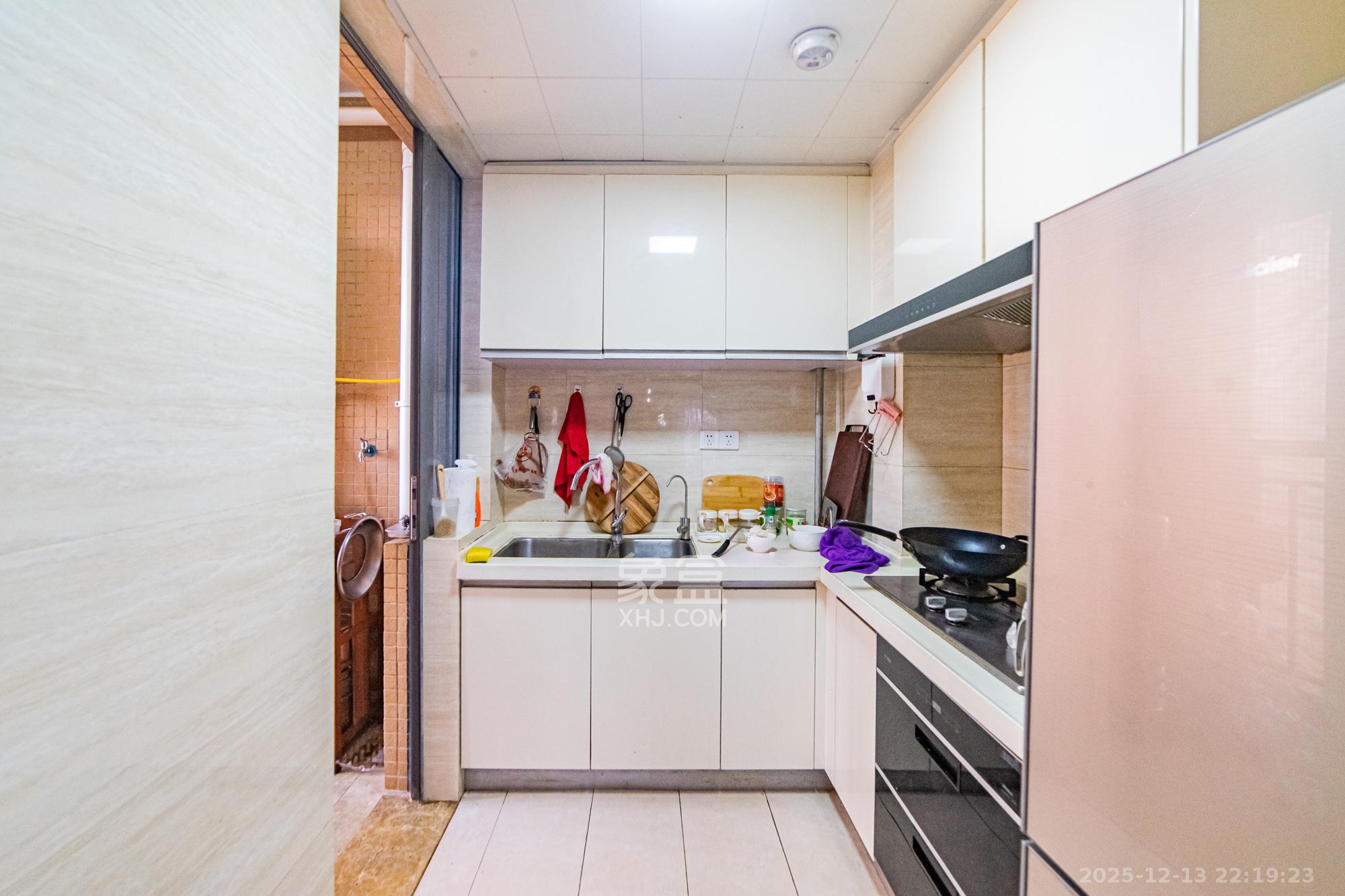 珠江郦城薰衣道 3室2厅1卫 75.0万 珠江郦城薰衣道 3室2厅1卫 75.0万厨房