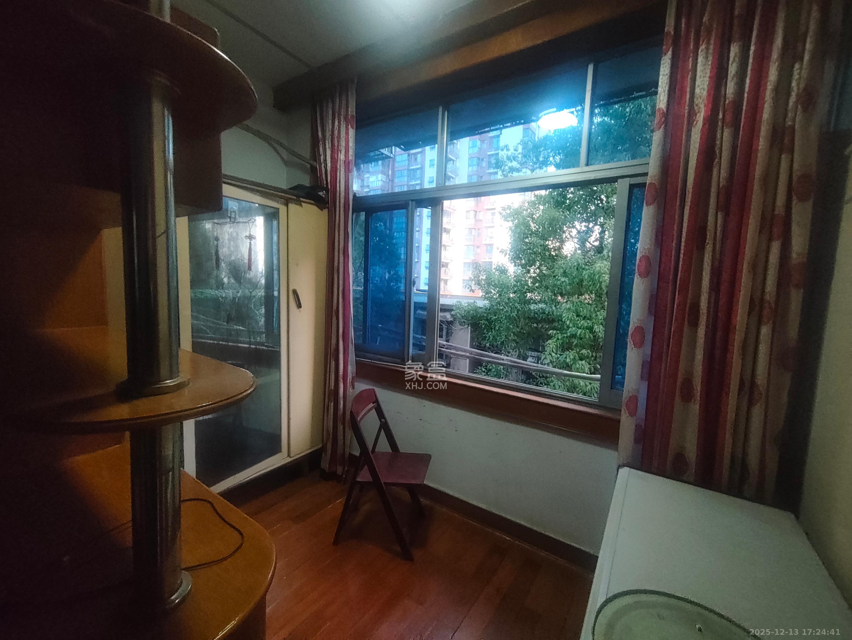 东瓜山三村(东电社区)  1室0厅0卫    1300.0元/月