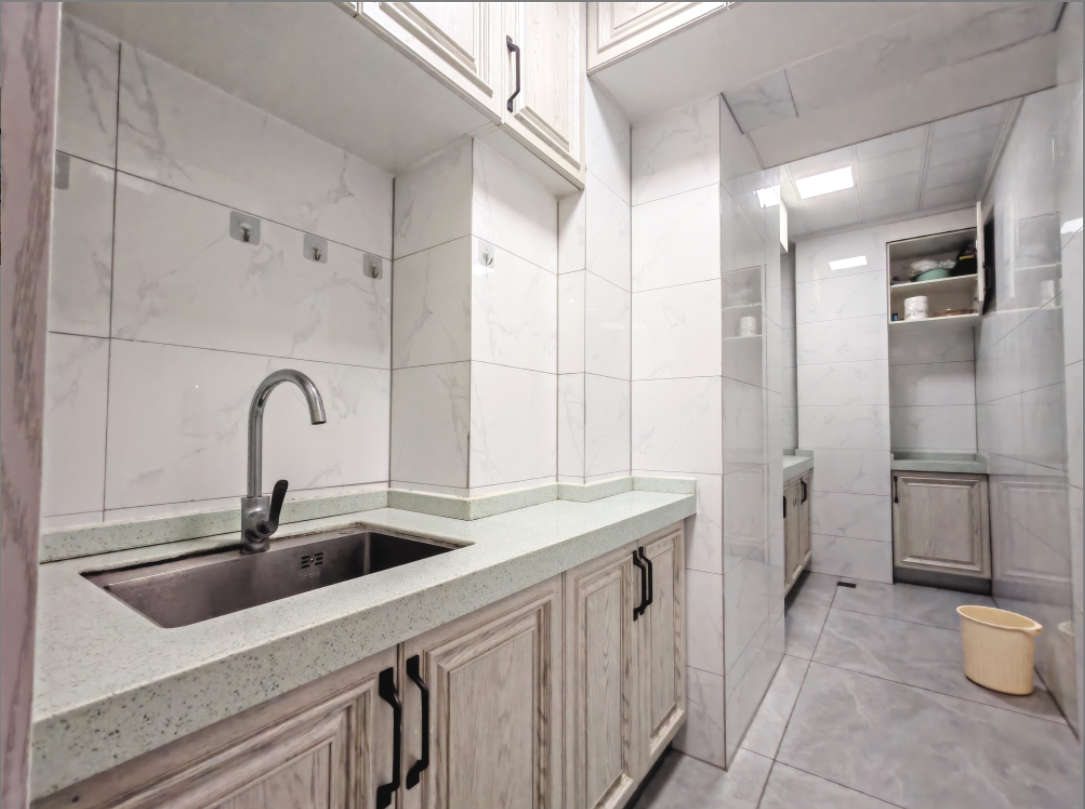 华润中心一期  1室2厅1卫    3200.0元/月