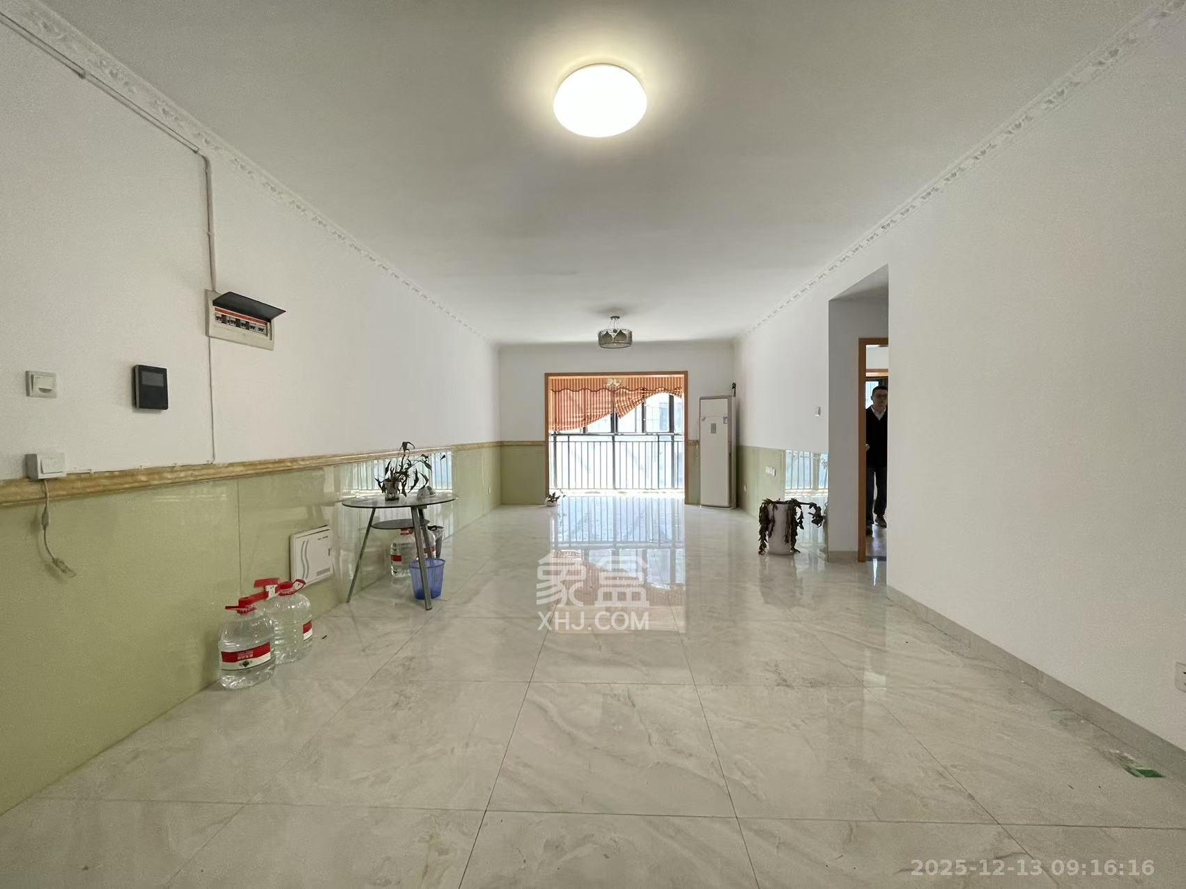 华城广场  3室2厅1卫    3500.0元/月