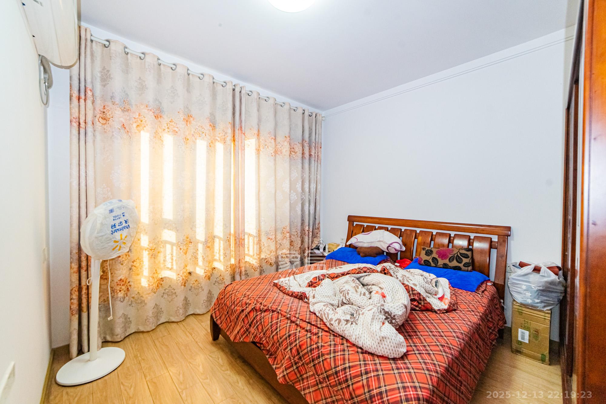 珠江郦城薰衣道  3室2厅1卫    75.0万卧室