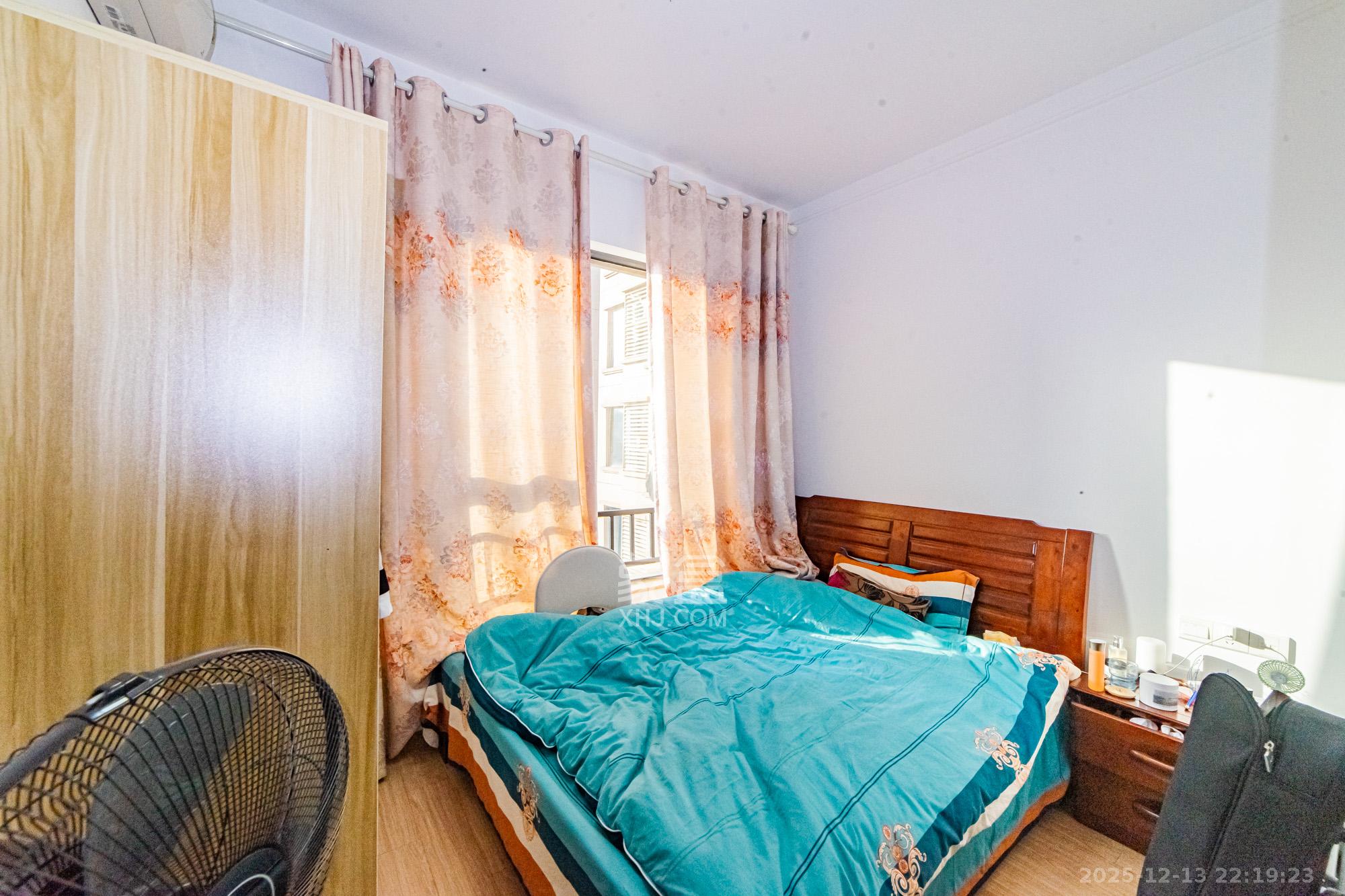 珠江郦城薰衣道 3室2厅1卫 75.0万 珠江郦城薰衣道 3室2厅1卫 75.0万卧室