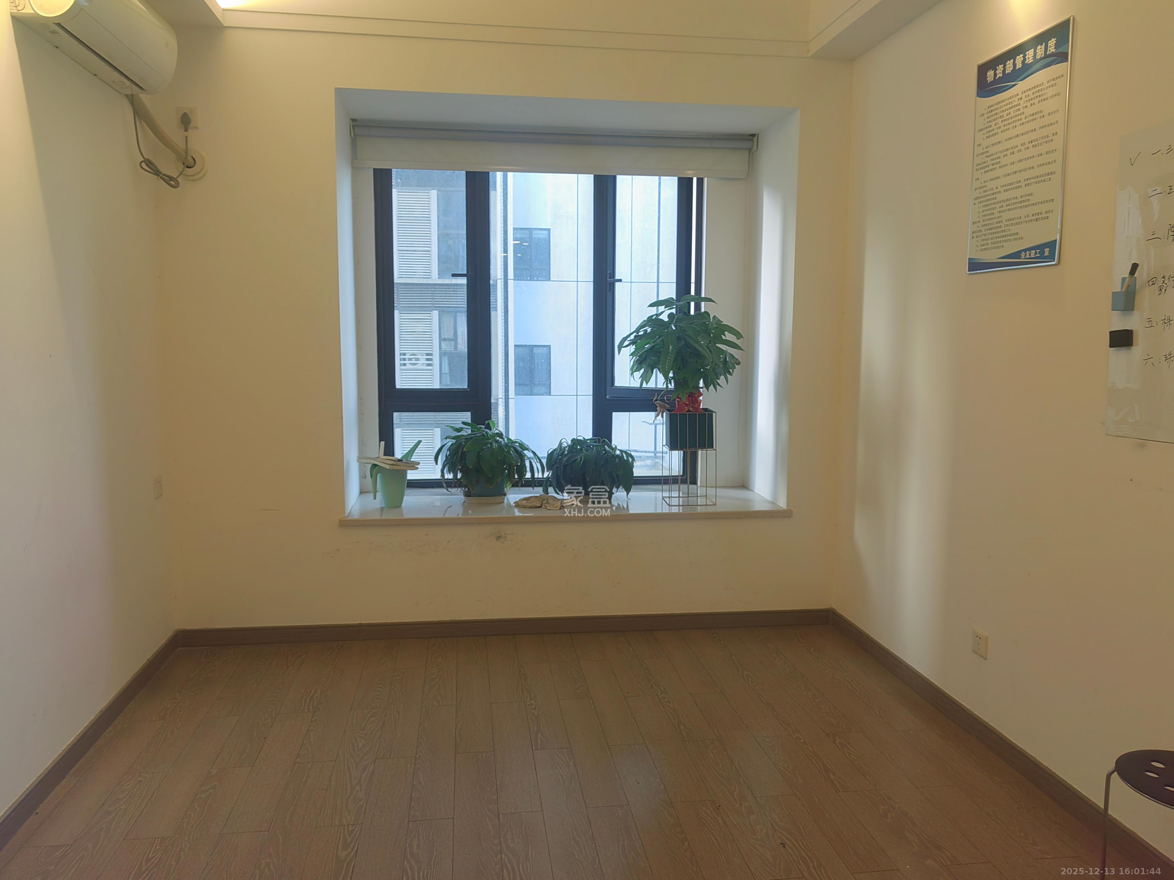 映客龙湖璟翠公馆（映客龙湖璟翠中心）   40.0㎡      1400.0元/月