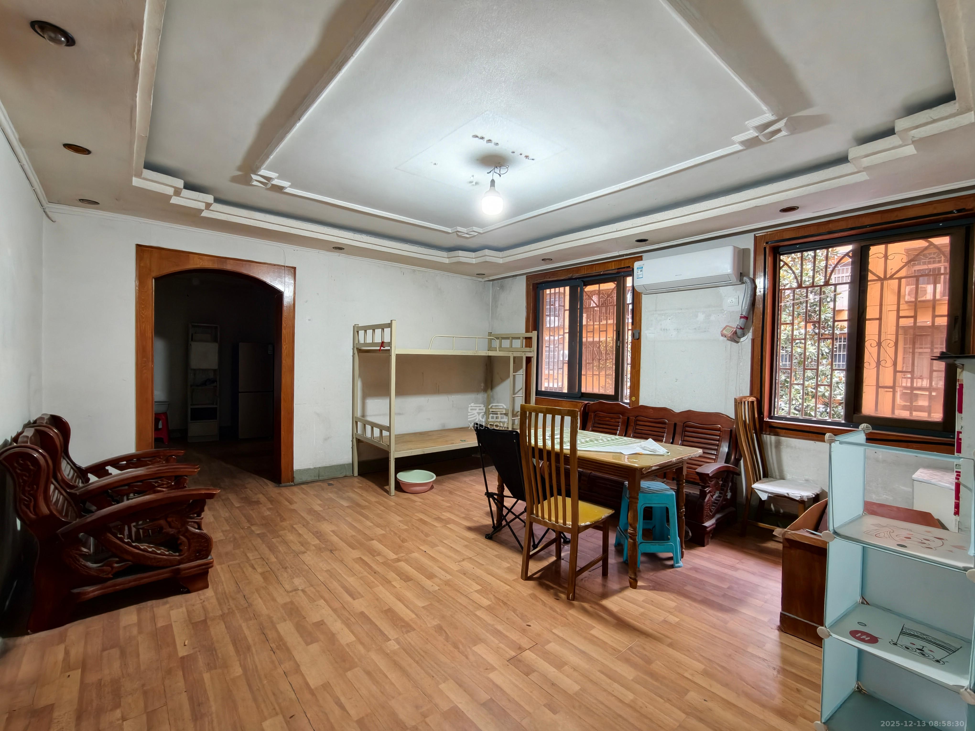 群芳园  3室2厅1卫    1800.0元/月