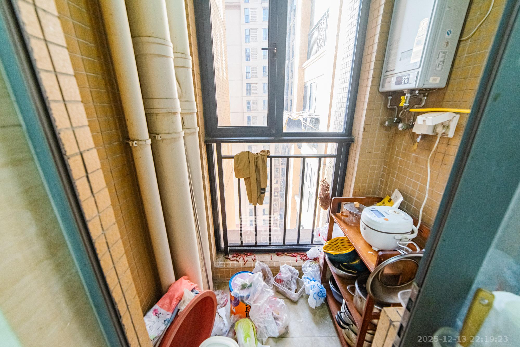 珠江郦城薰衣道  3室2厅1卫    75.0万阳台