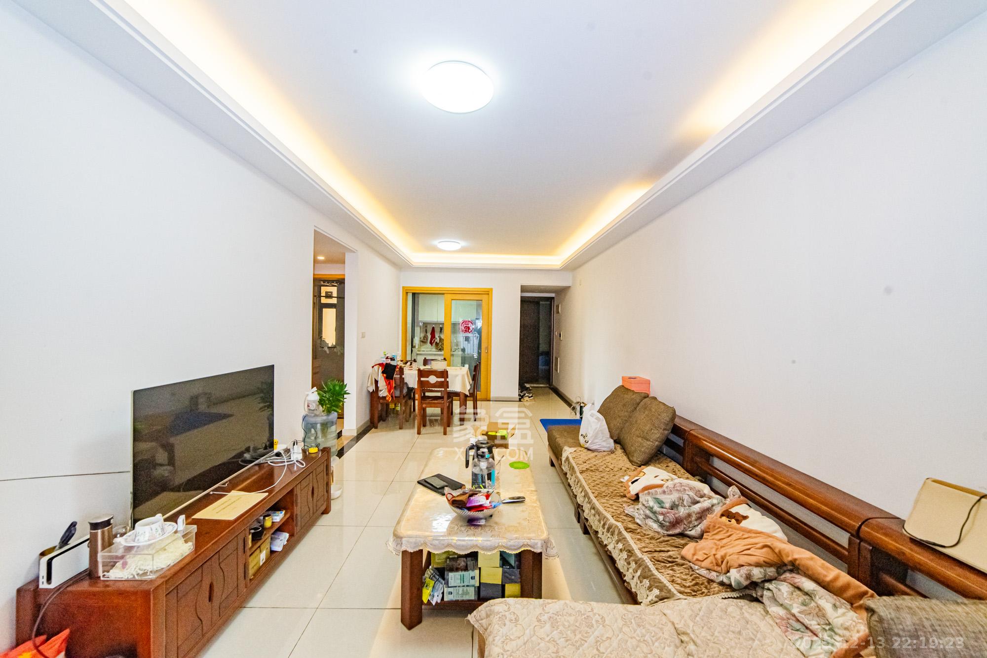 珠江郦城薰衣道 3室2厅1卫 75.0万 珠江郦城薰衣道 3室2厅1卫 75.0万客厅