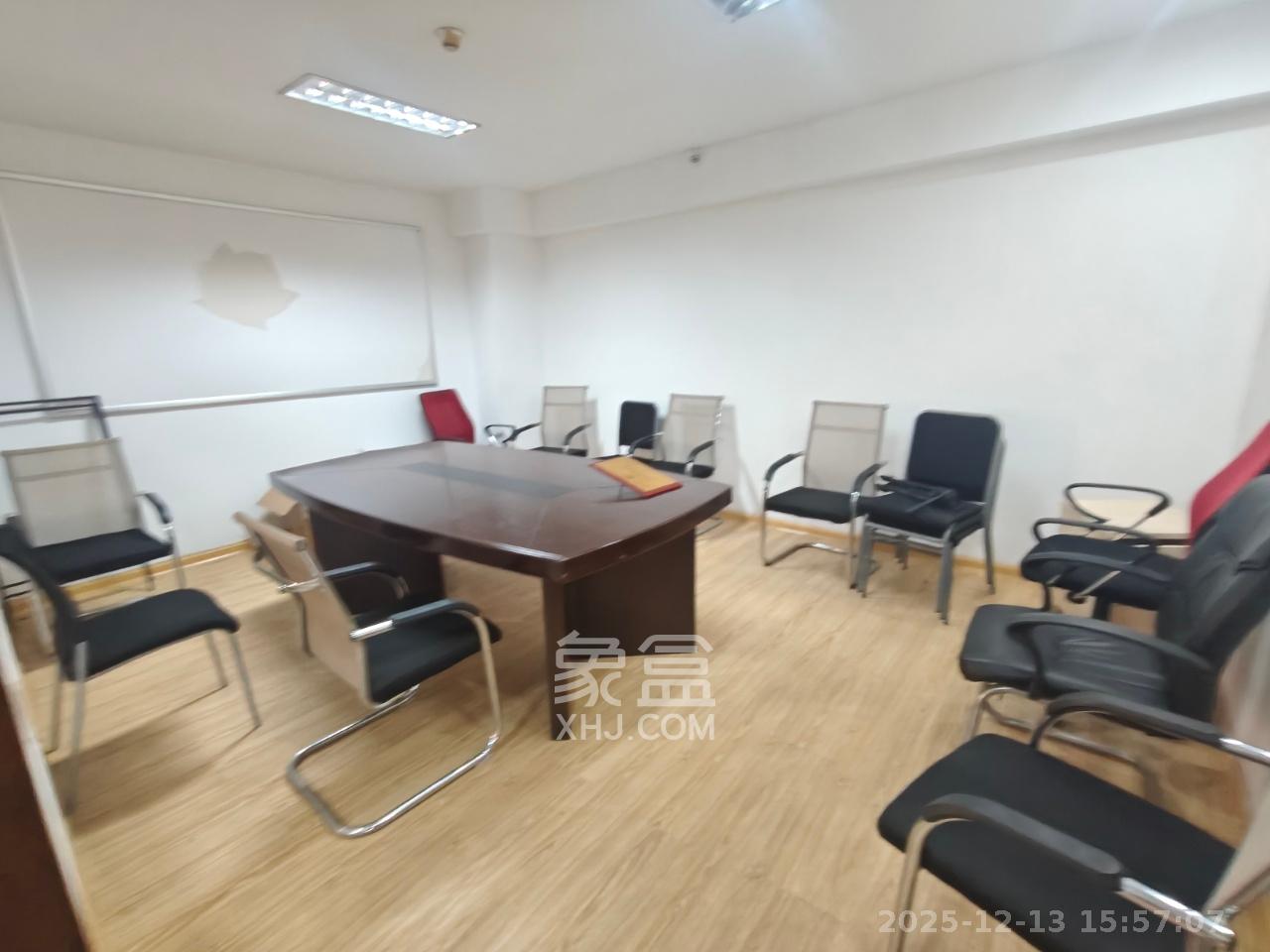 锦绣华天   110.0㎡      3000.0元/月室内图