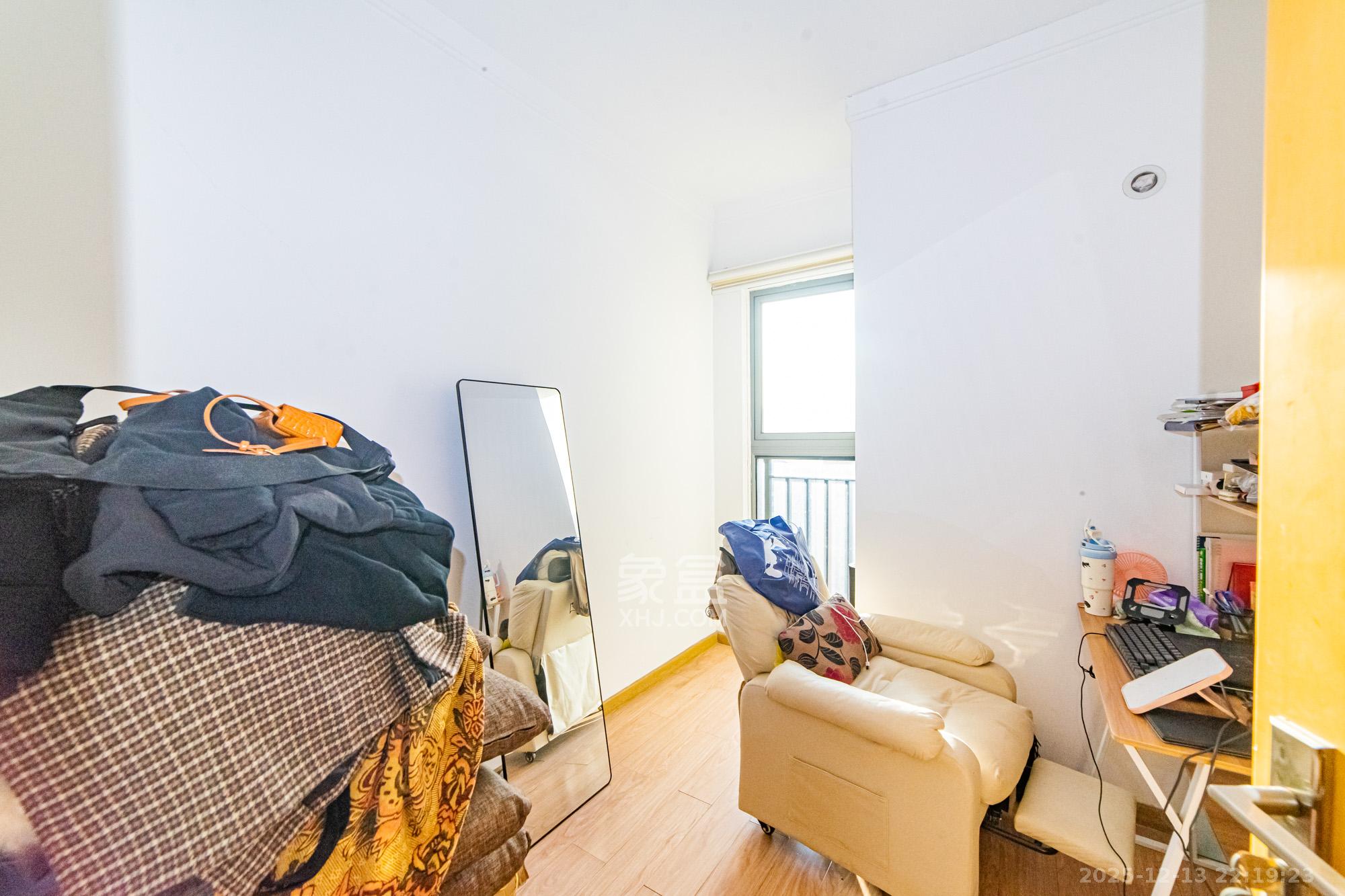 珠江郦城薰衣道  3室2厅1卫    75.0万卧室