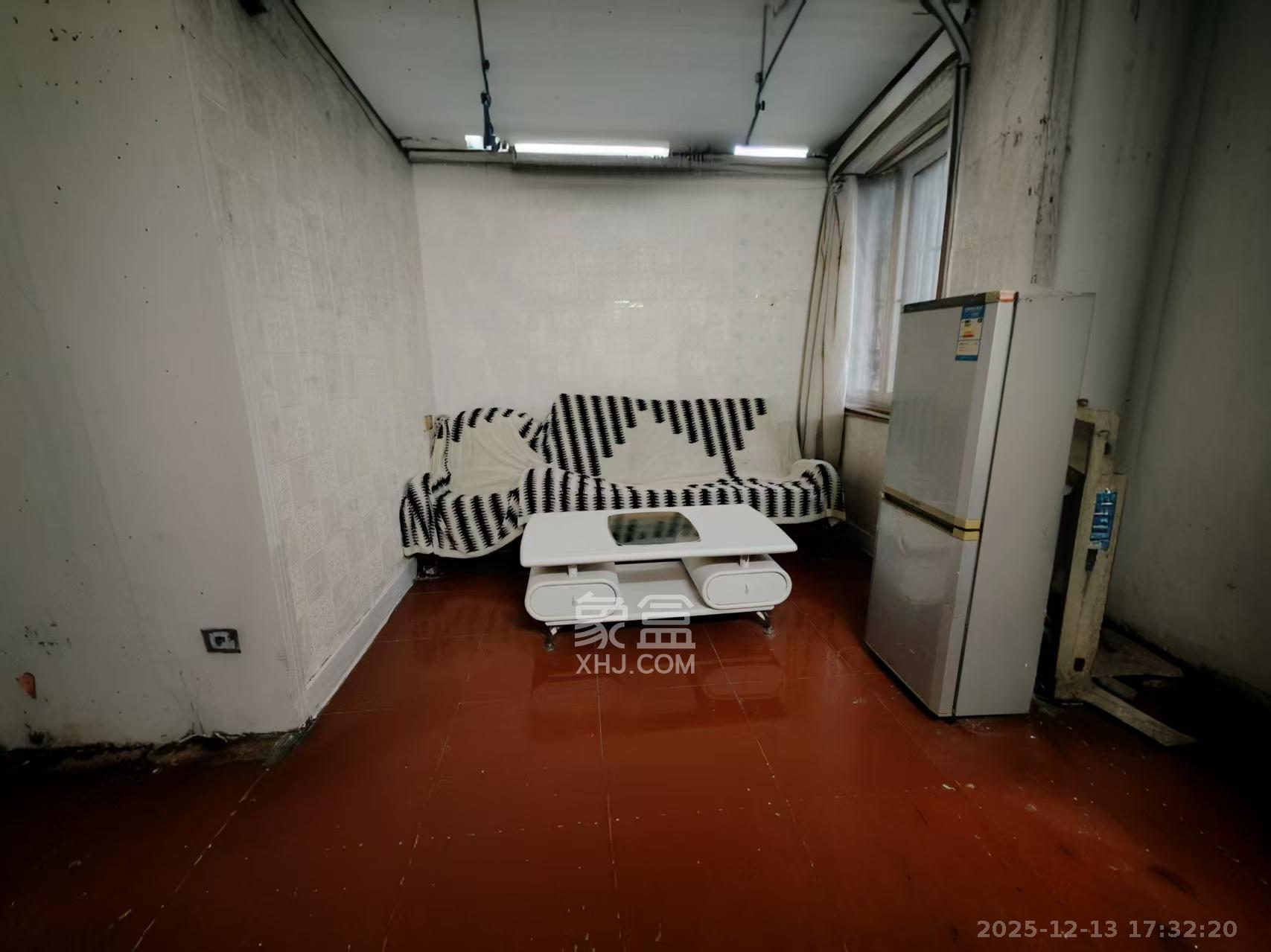 解放四村石子冲  2室1厅1卫    1200.0元/月