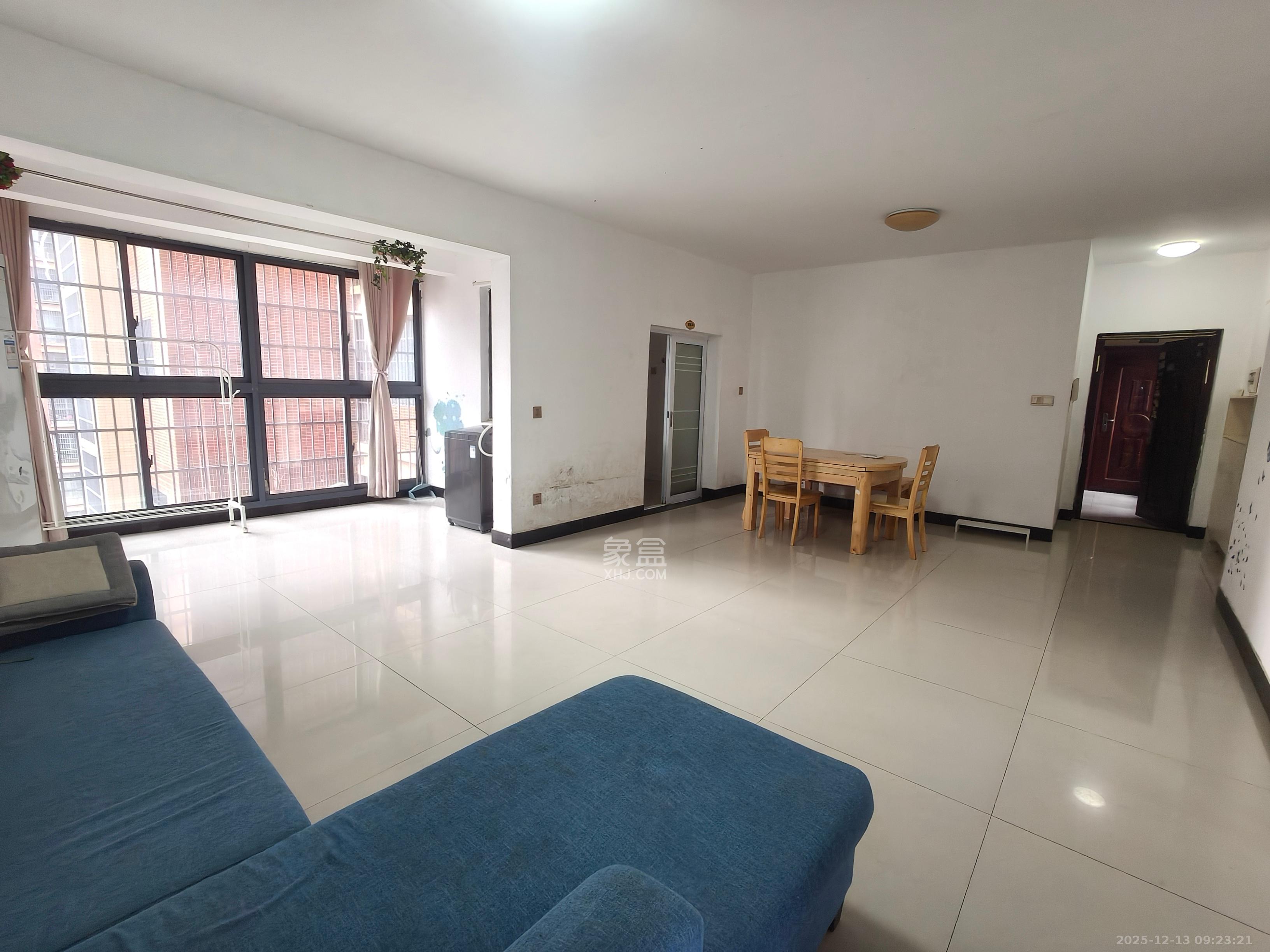 海德公园  4室2厅2卫    2100.0元/月